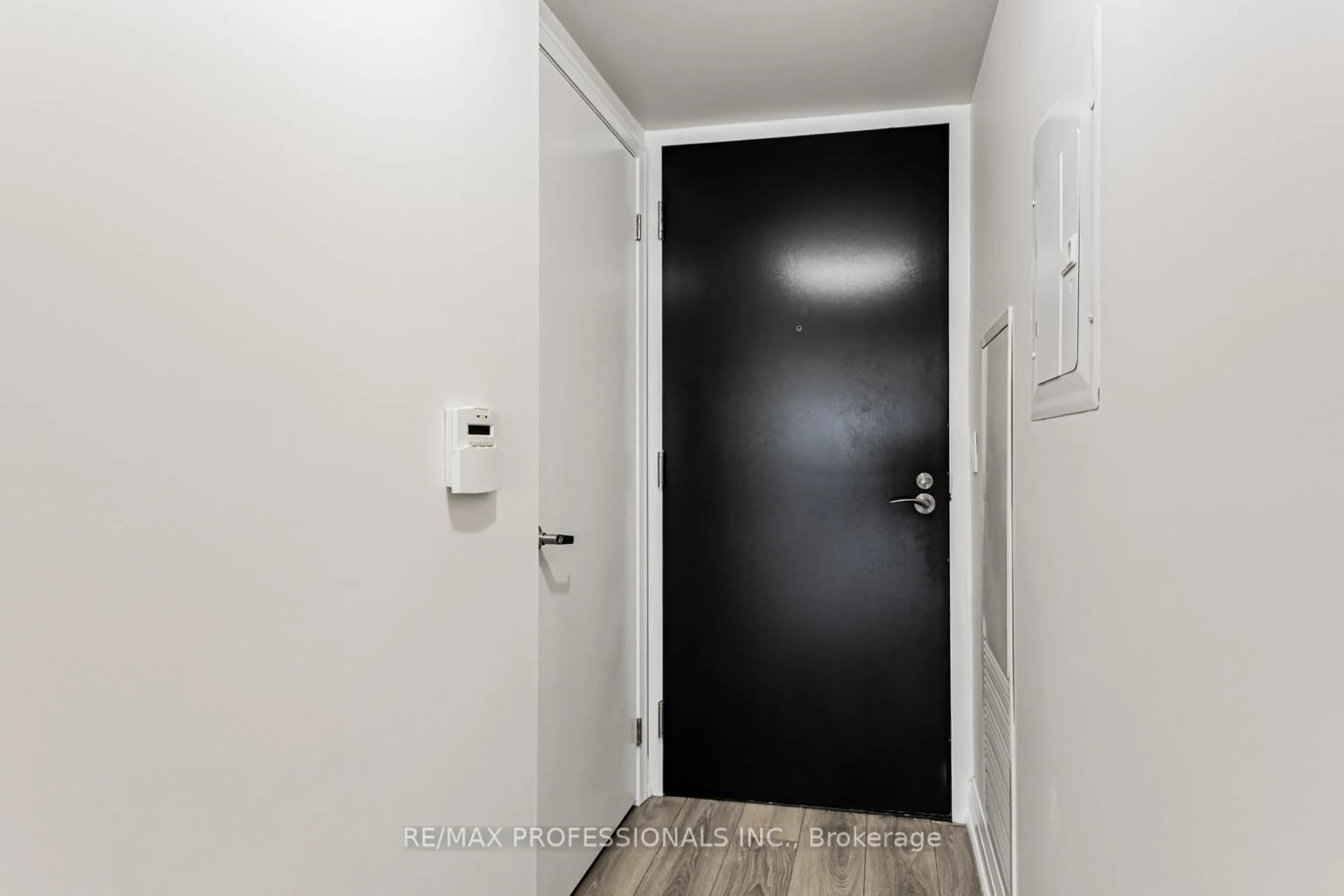 Indoor entryway for 9 Valhalla Inn Rd #606, Toronto Ontario M9B 0B2