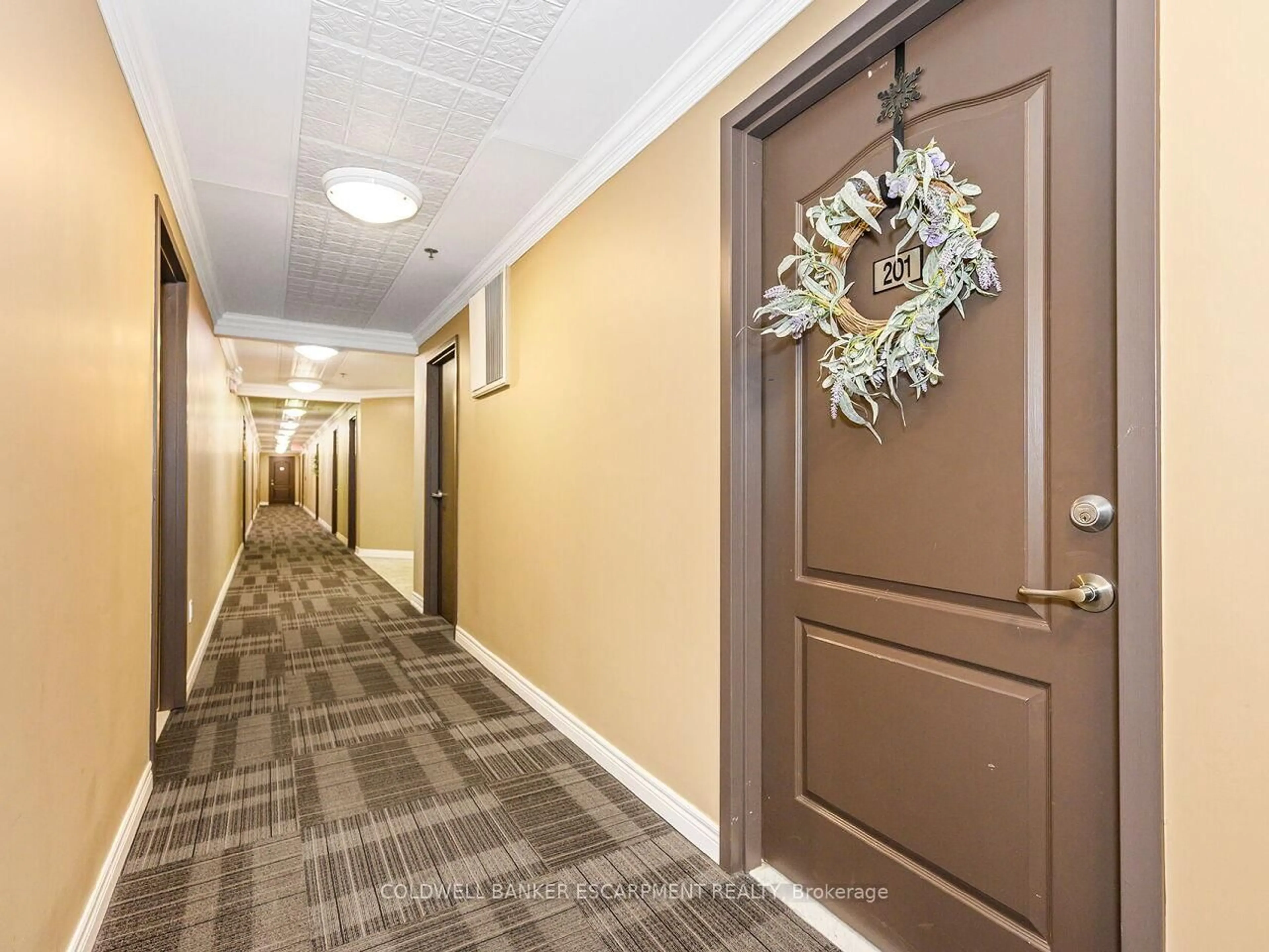 Indoor foyer for 1419 Costigan Rd #201, Milton Ontario L9T 2L4