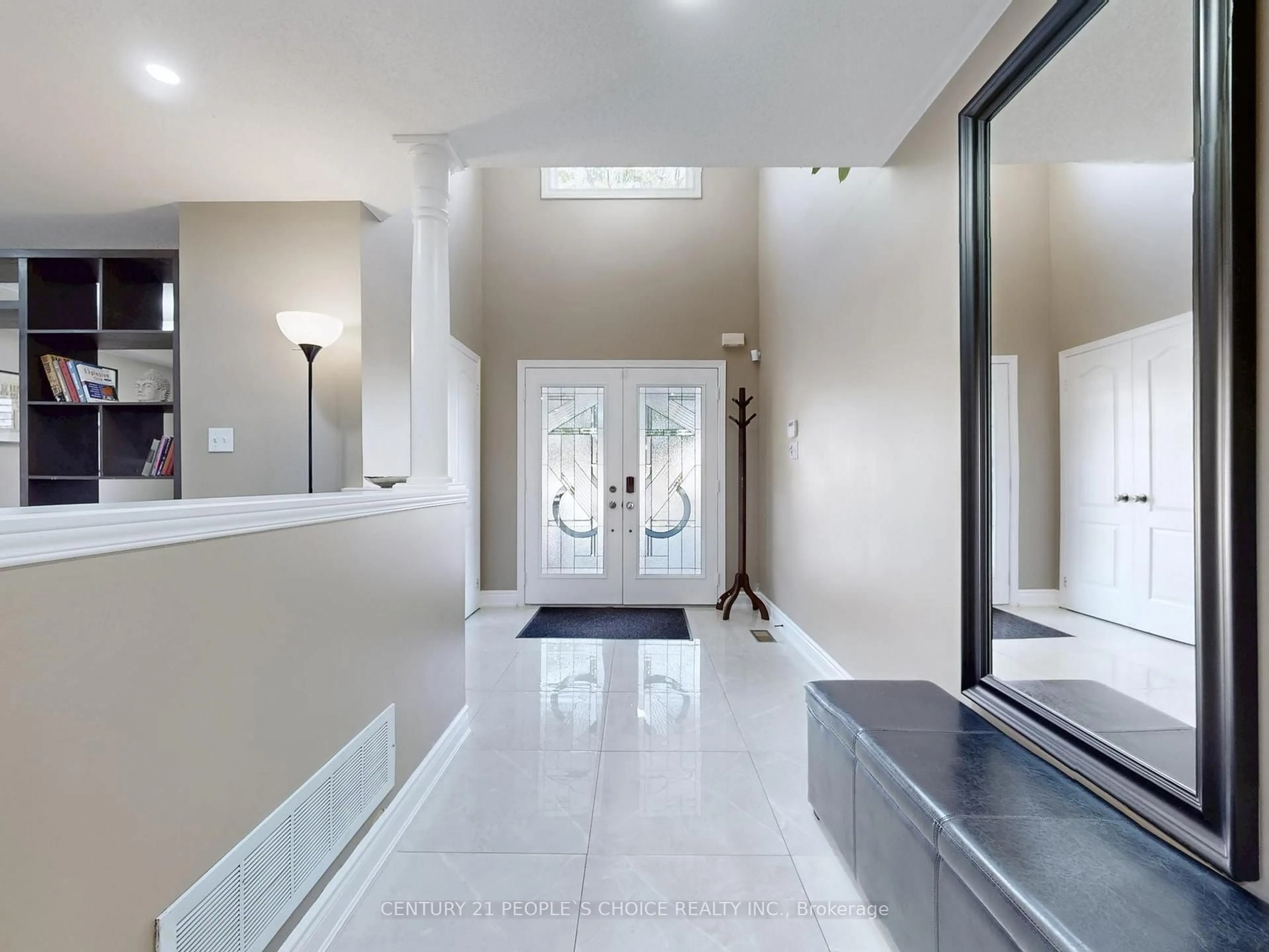 Indoor entryway for 230 Edenbrook Hill Dr, Brampton Ontario L7A 2W7