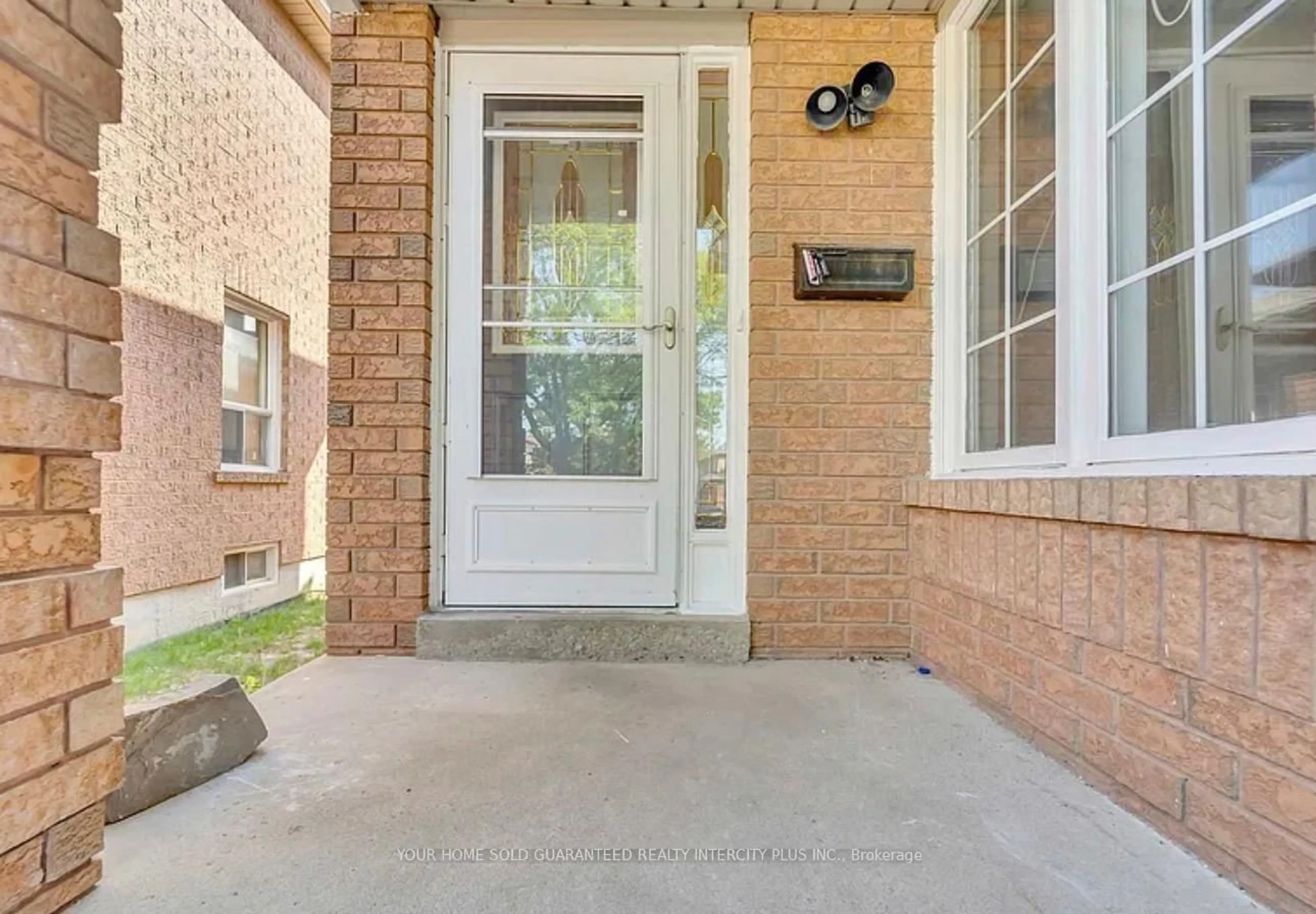 Indoor entryway for 63 Clover Bloom Rd, Brampton Ontario L6R 1S4