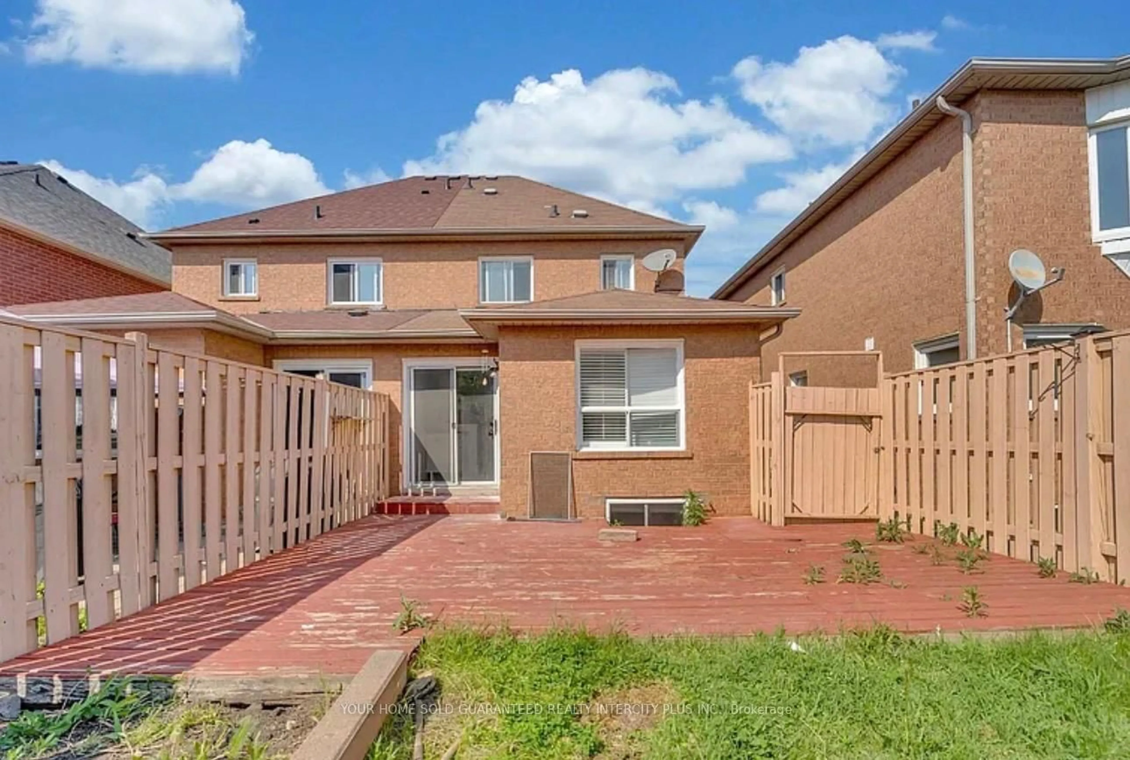 Patio, street for 63 Clover Bloom Rd, Brampton Ontario L6R 1S4