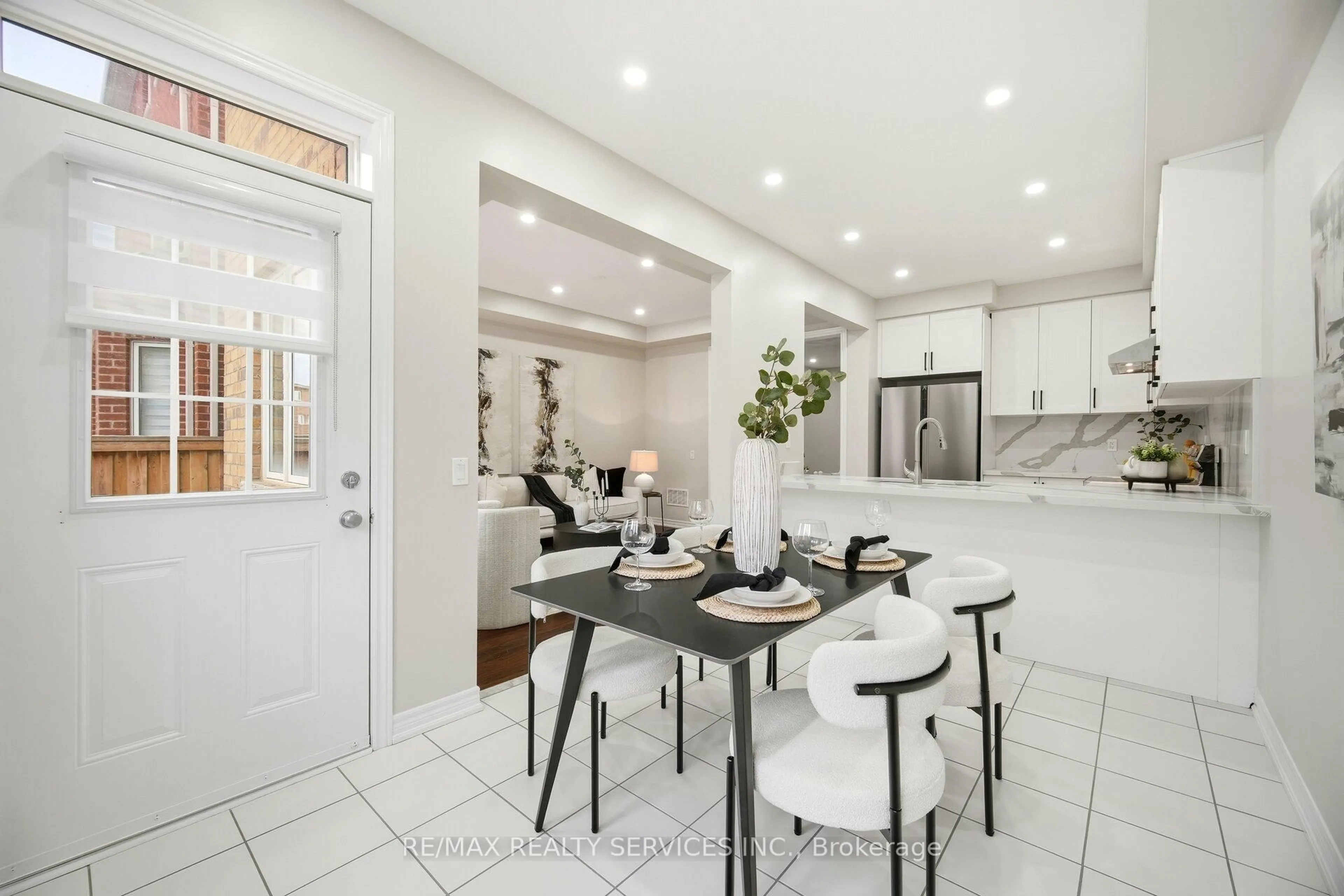 Contemporary kitchen, ceramic/tile floor for 26 Deer Ridge Tr, Caledon Ontario L7C 3Z6