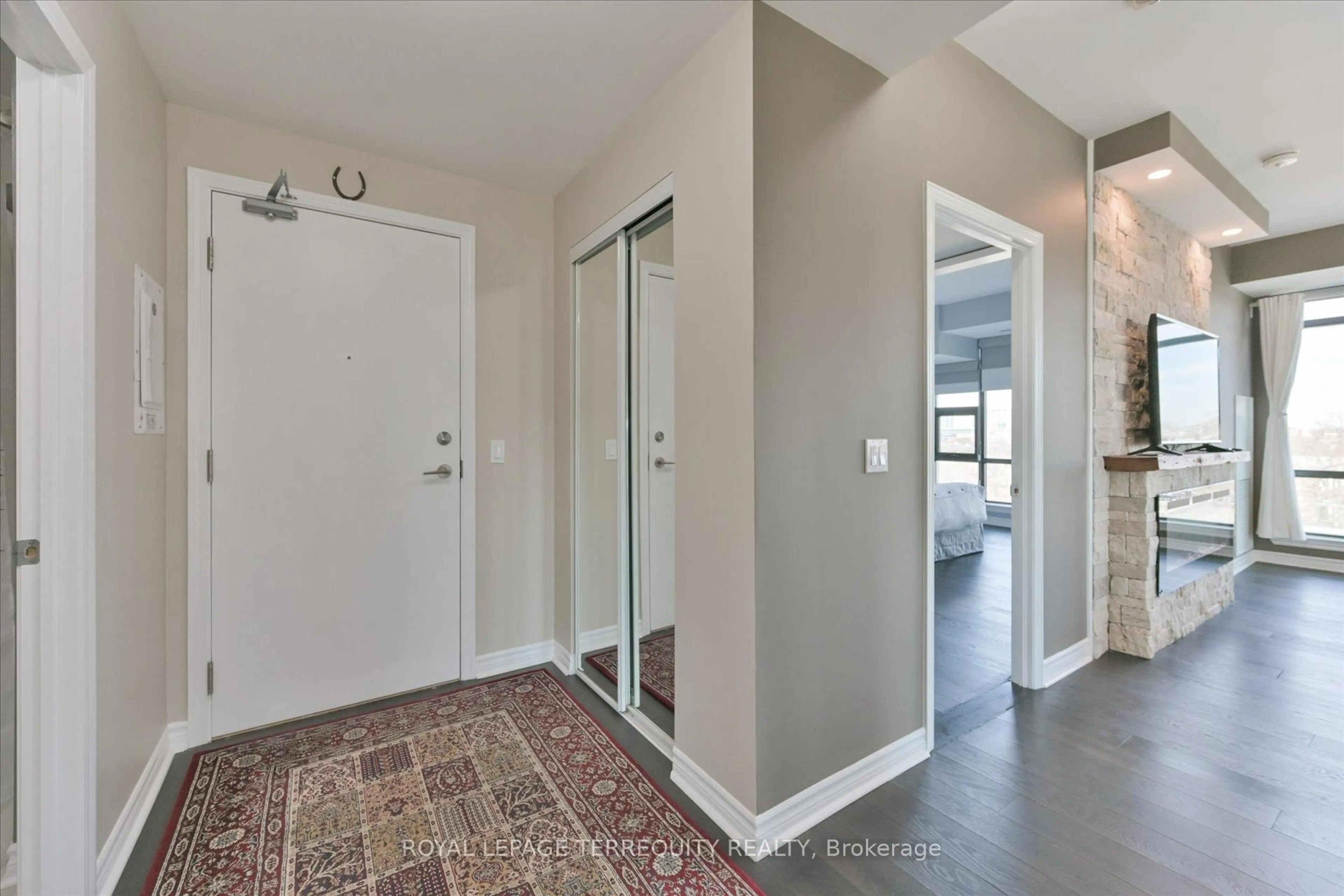 Indoor entryway for 2522 Keele St #508, Toronto Ontario M6L 0A2