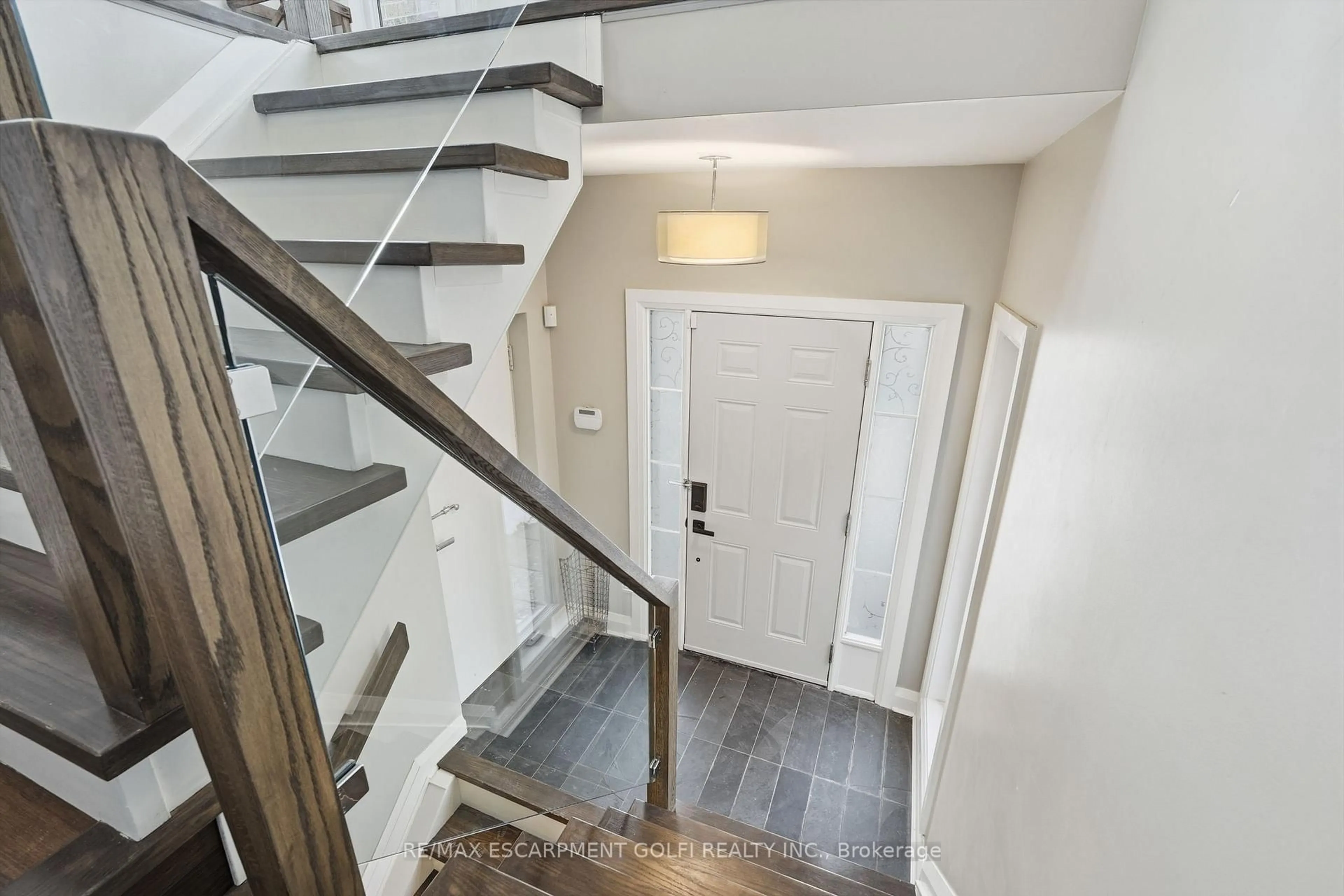 Unknown for 3230 New St #3, Burlington Ontario L7N 1M8