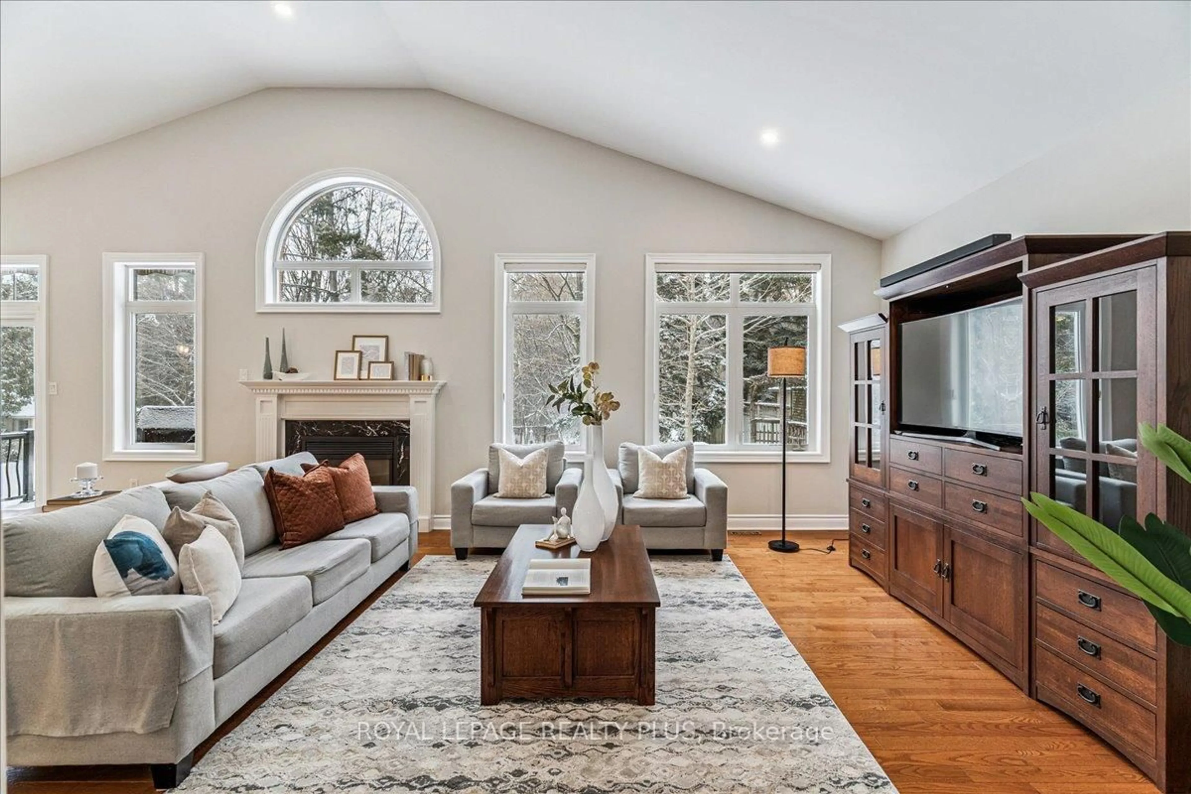 Living room with furniture, unknown for 6409 Western Skies Way, Mississauga Ontario L5W 1H5