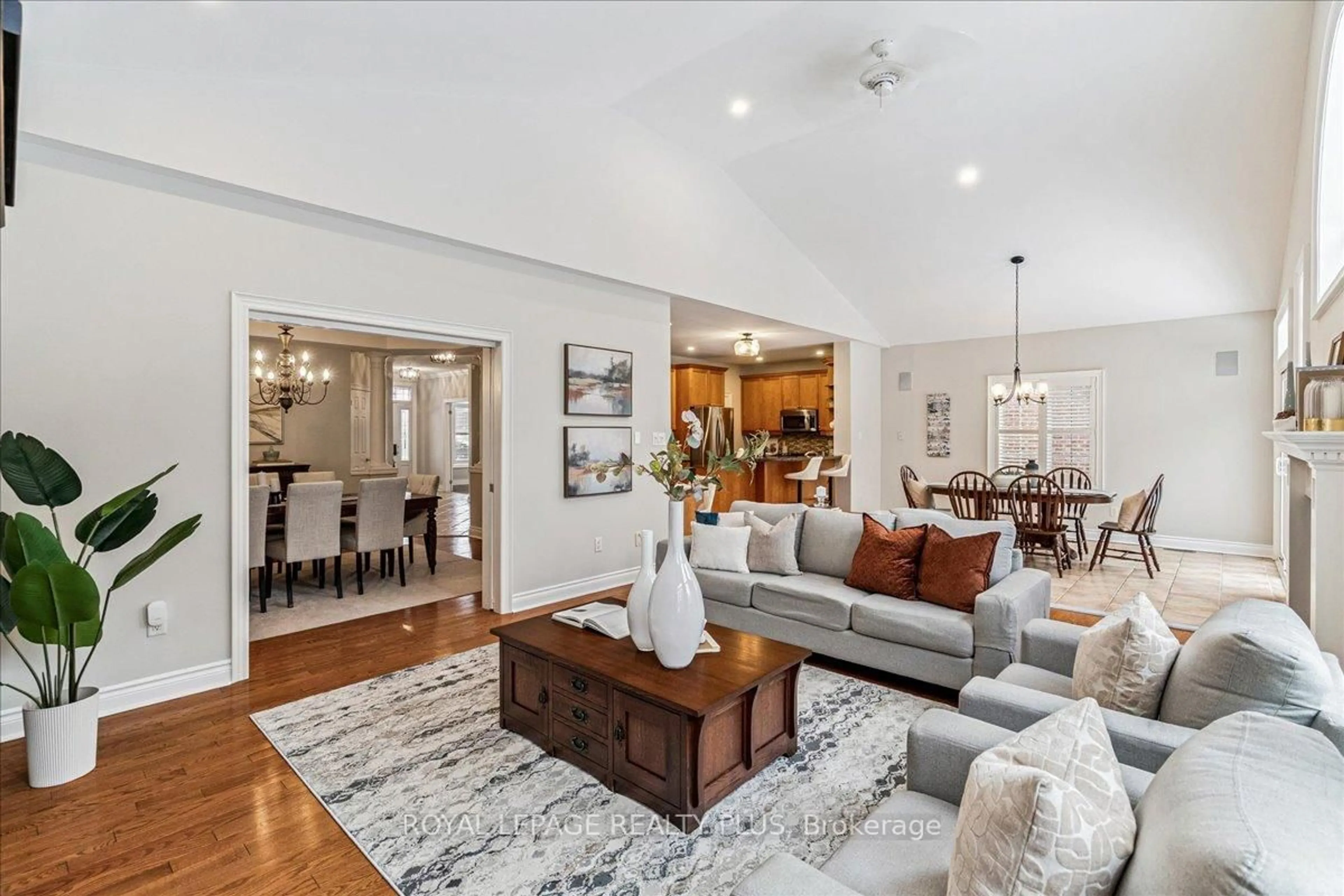 Living room with furniture, unknown for 6409 Western Skies Way, Mississauga Ontario L5W 1H5