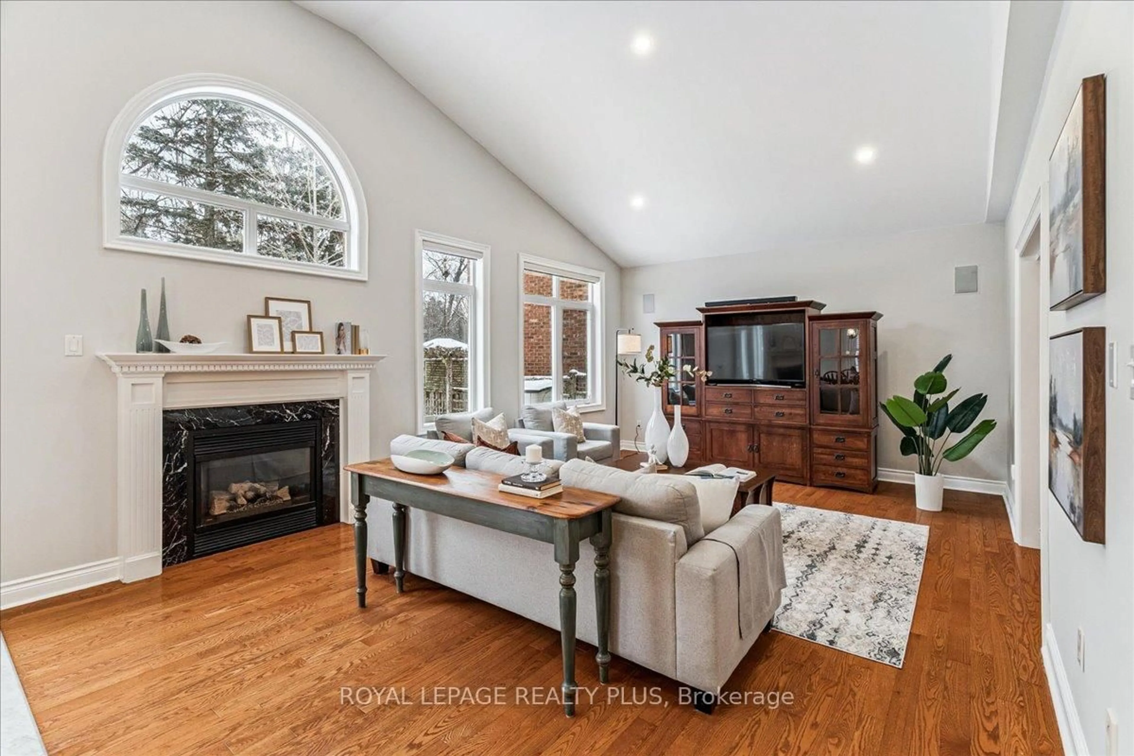 Living room with furniture, unknown for 6409 Western Skies Way, Mississauga Ontario L5W 1H5