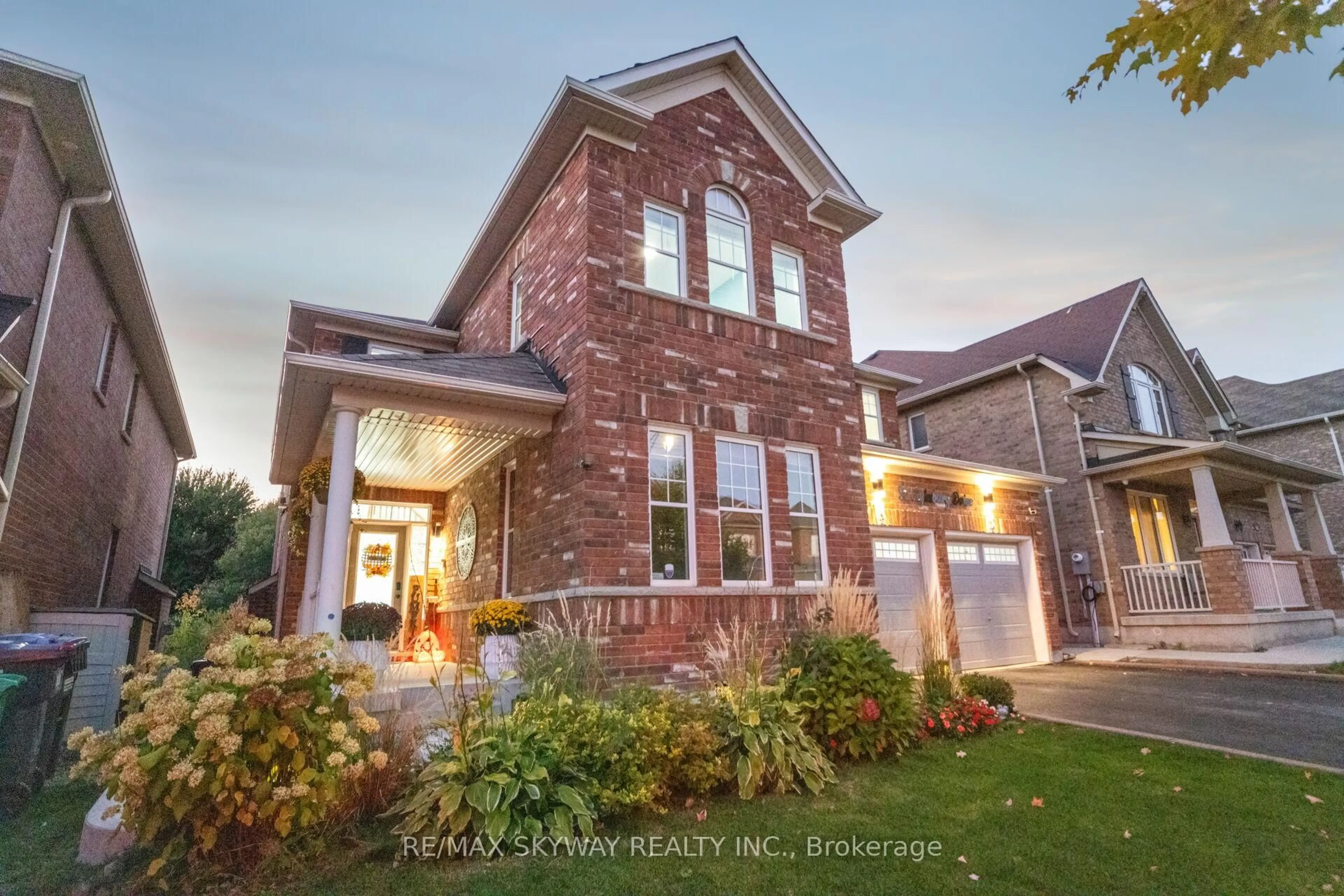 Home with brick exterior material, street for 90 Aylesbury Dr, Brampton Ontario L7A 0W3