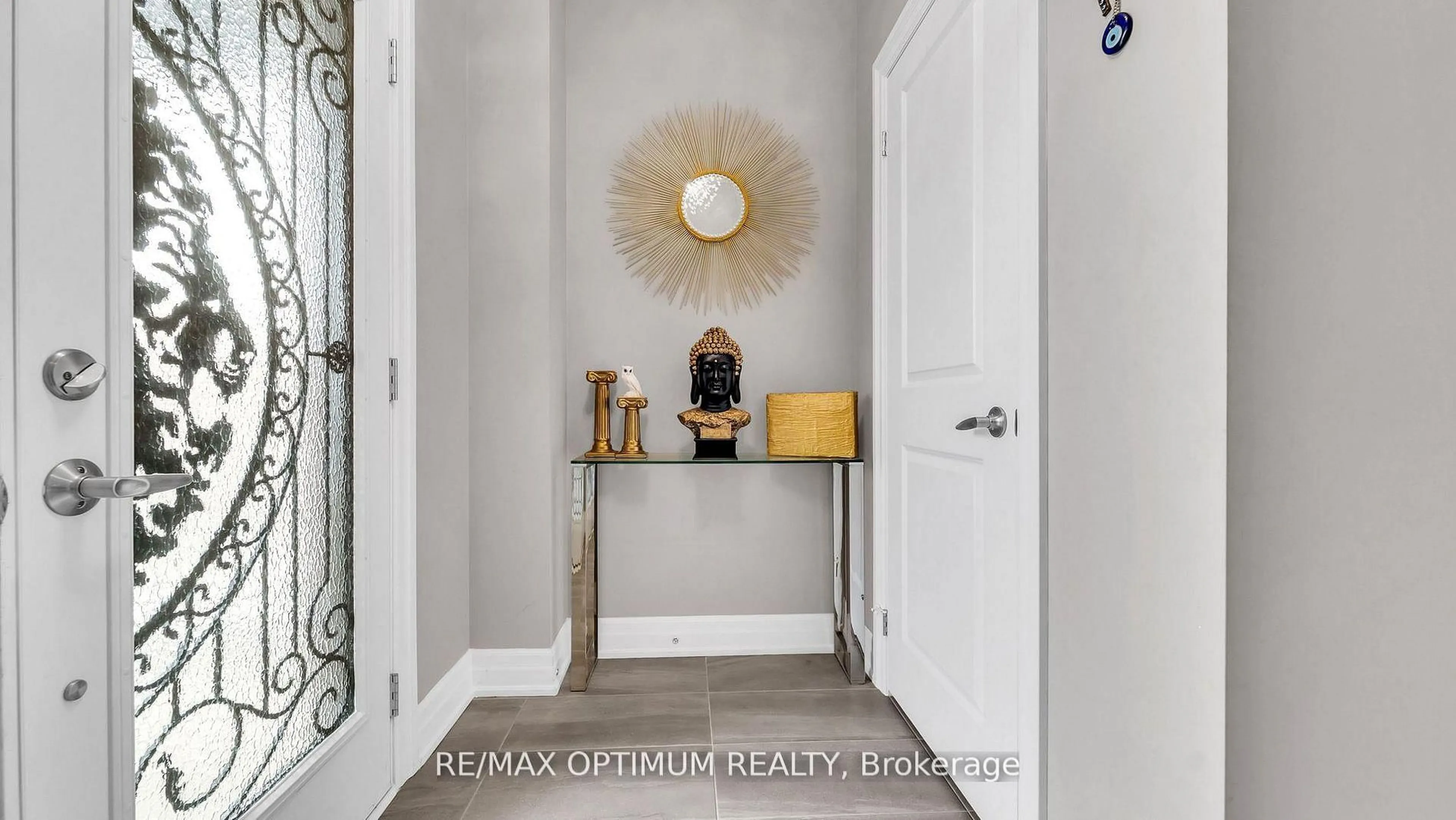 Indoor entryway for 28 Workgreen Pkwy, Brampton Ontario L6Y 6J5