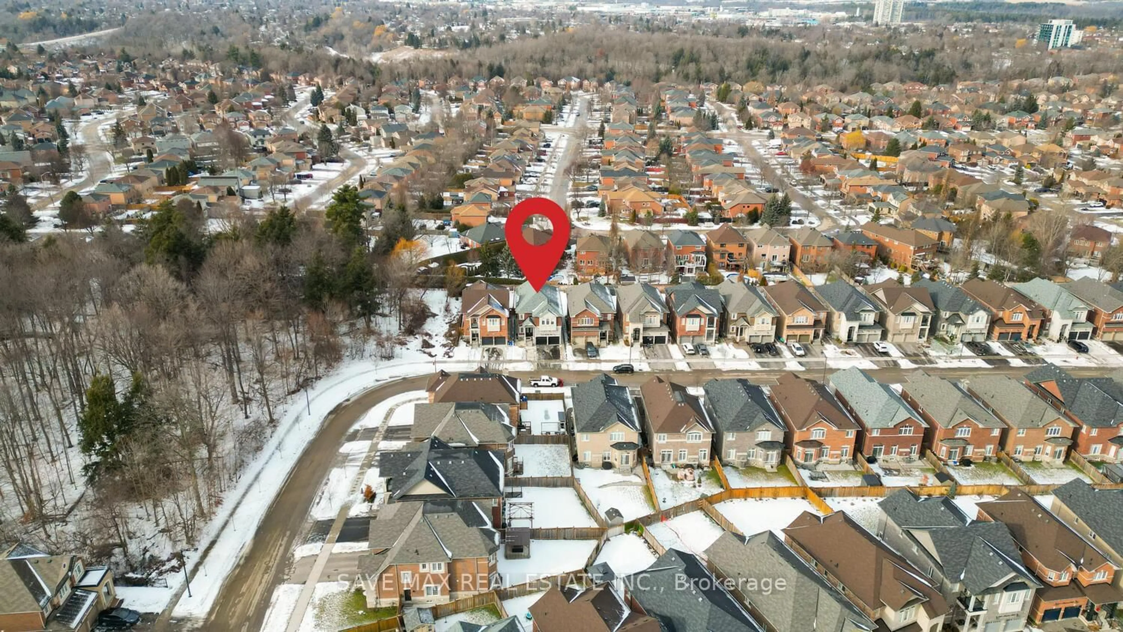 A pic from outside/outdoor area/front of a property/back of a property/a pic from drone, street for 17 Monarch Dr, Halton Hills Ontario L7G 0H9