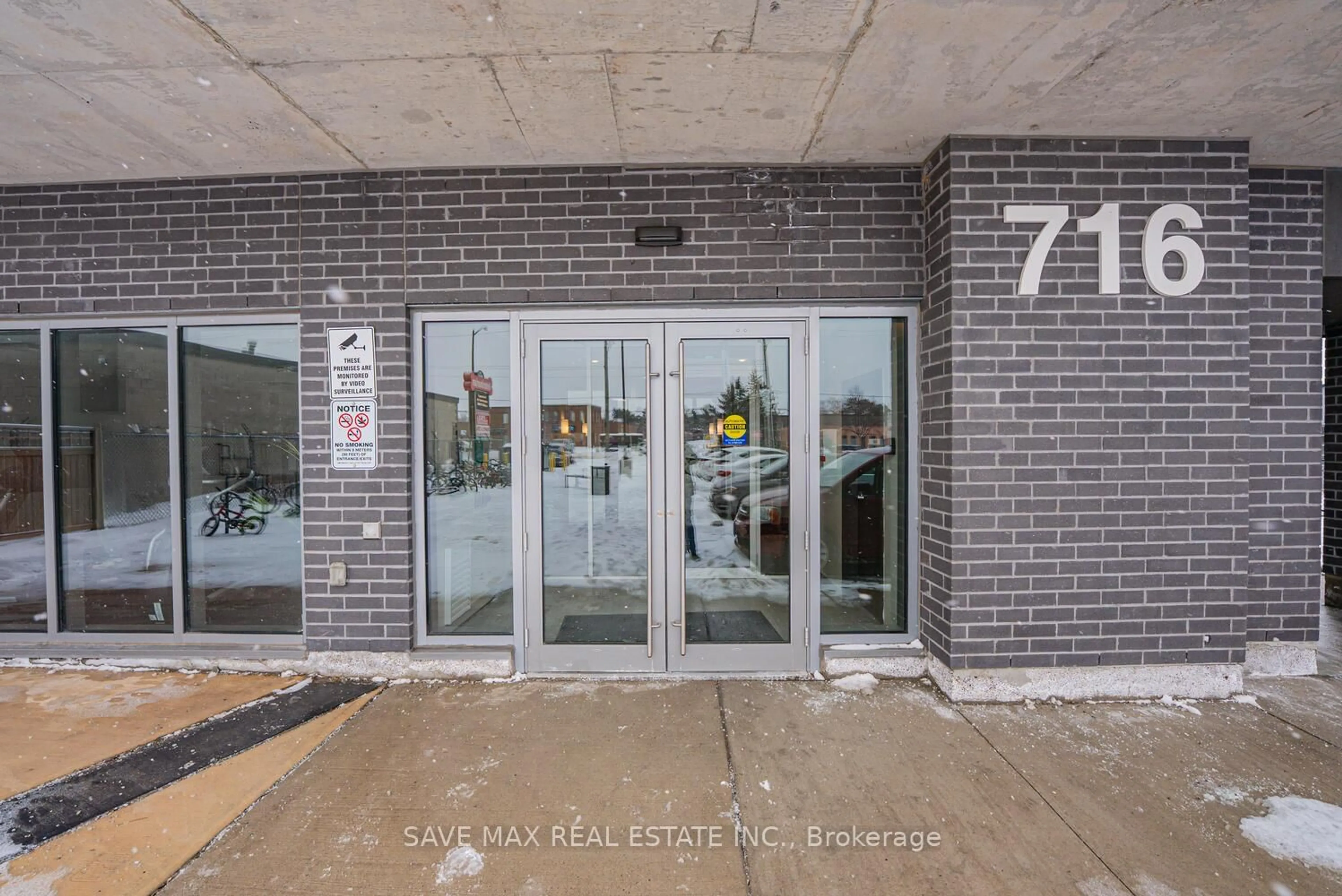 Indoor foyer for 716 Main Street East St #1001, Milton Ontario L9T 9L9