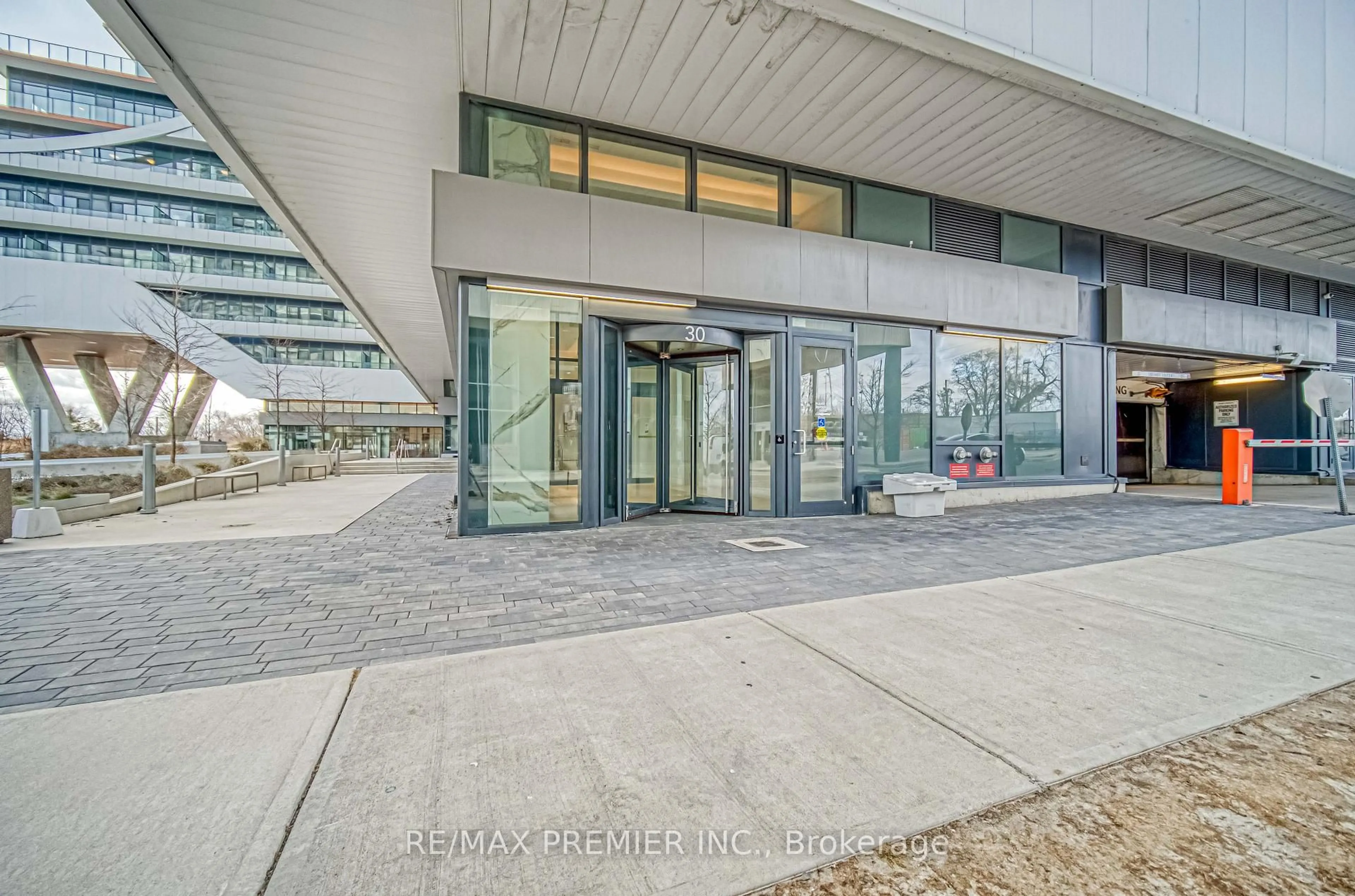 Indoor foyer for 30 Shore Breeze Dr #2712, Toronto Ontario M8V 0C7