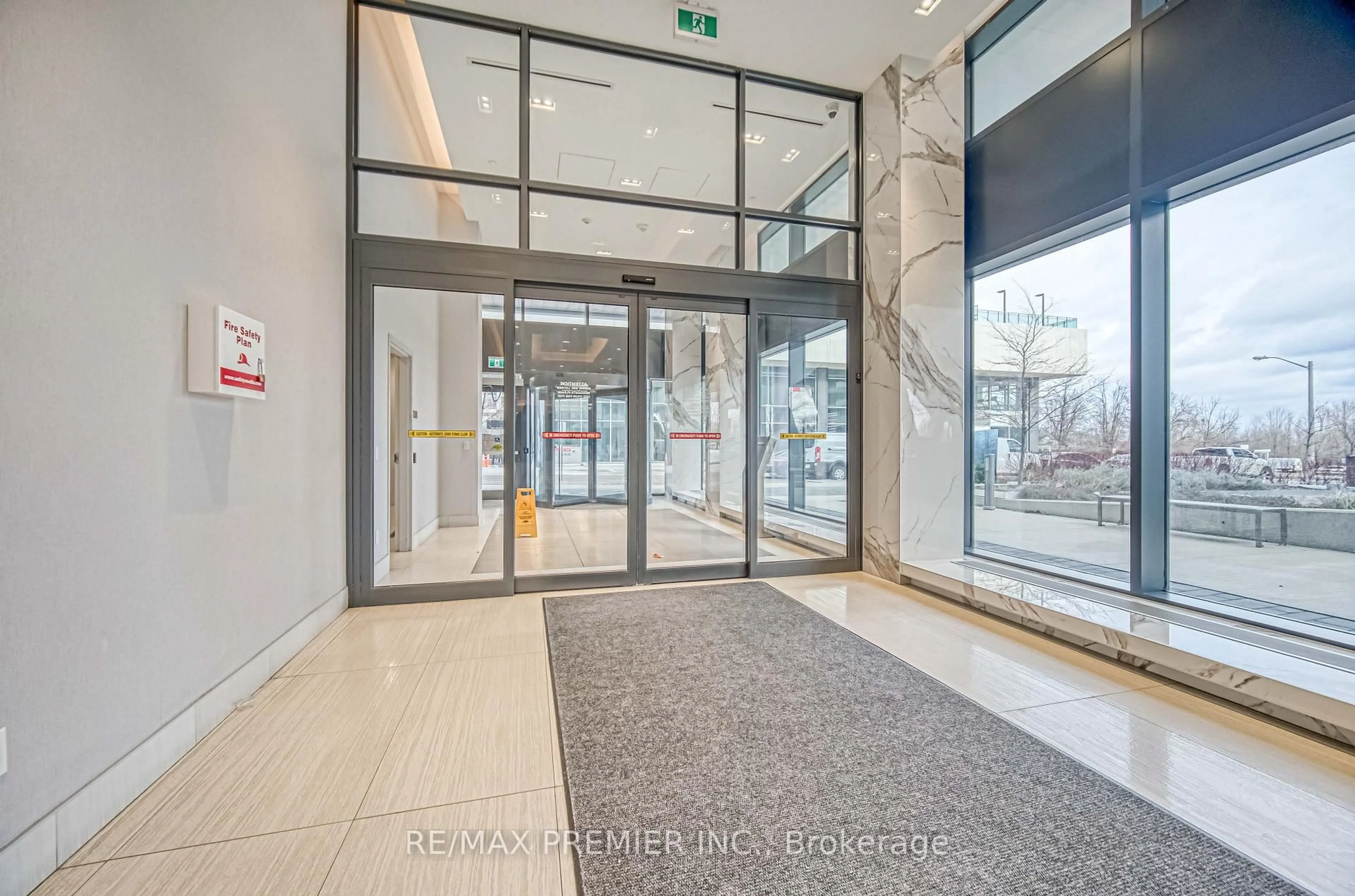 Indoor foyer for 30 Shore Breeze Dr #2712, Toronto Ontario M8V 0C7