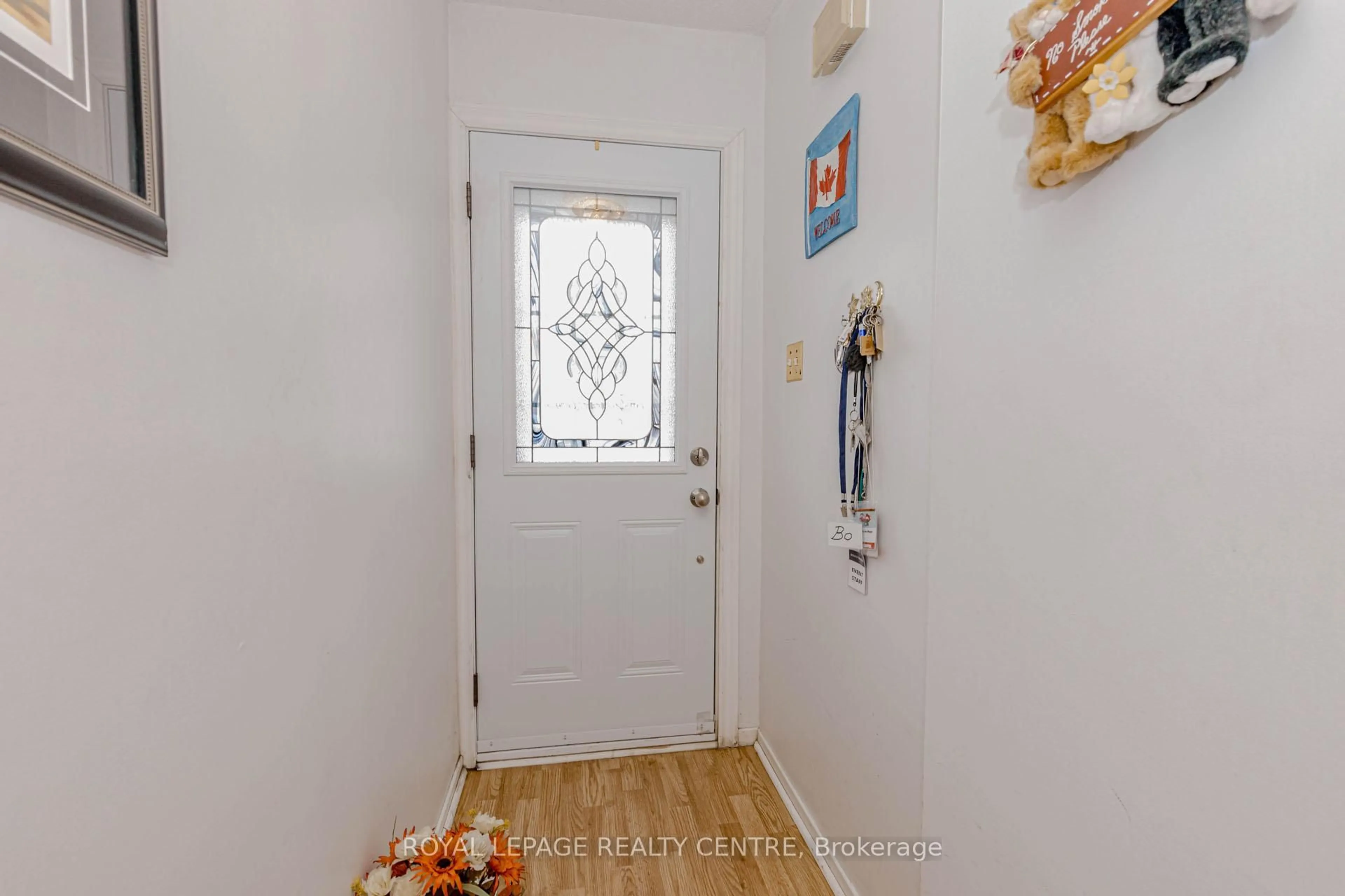 Indoor entryway for 2655 Gananoque Dr #13, Mississauga Ontario L5N 3A6