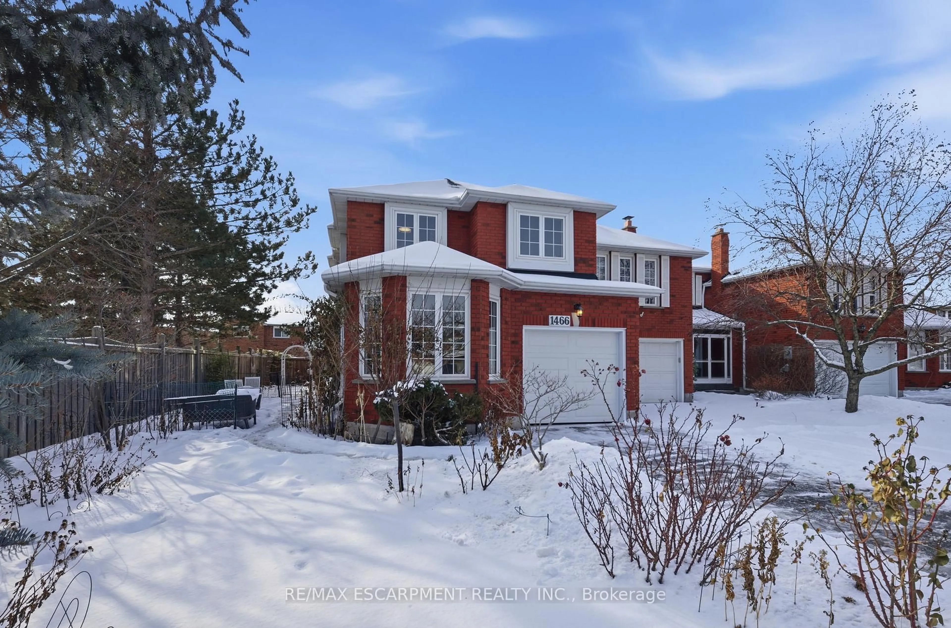 Home with brick exterior material, street for 1466 Reeves Gate, Oakville Ontario L6M 3H3