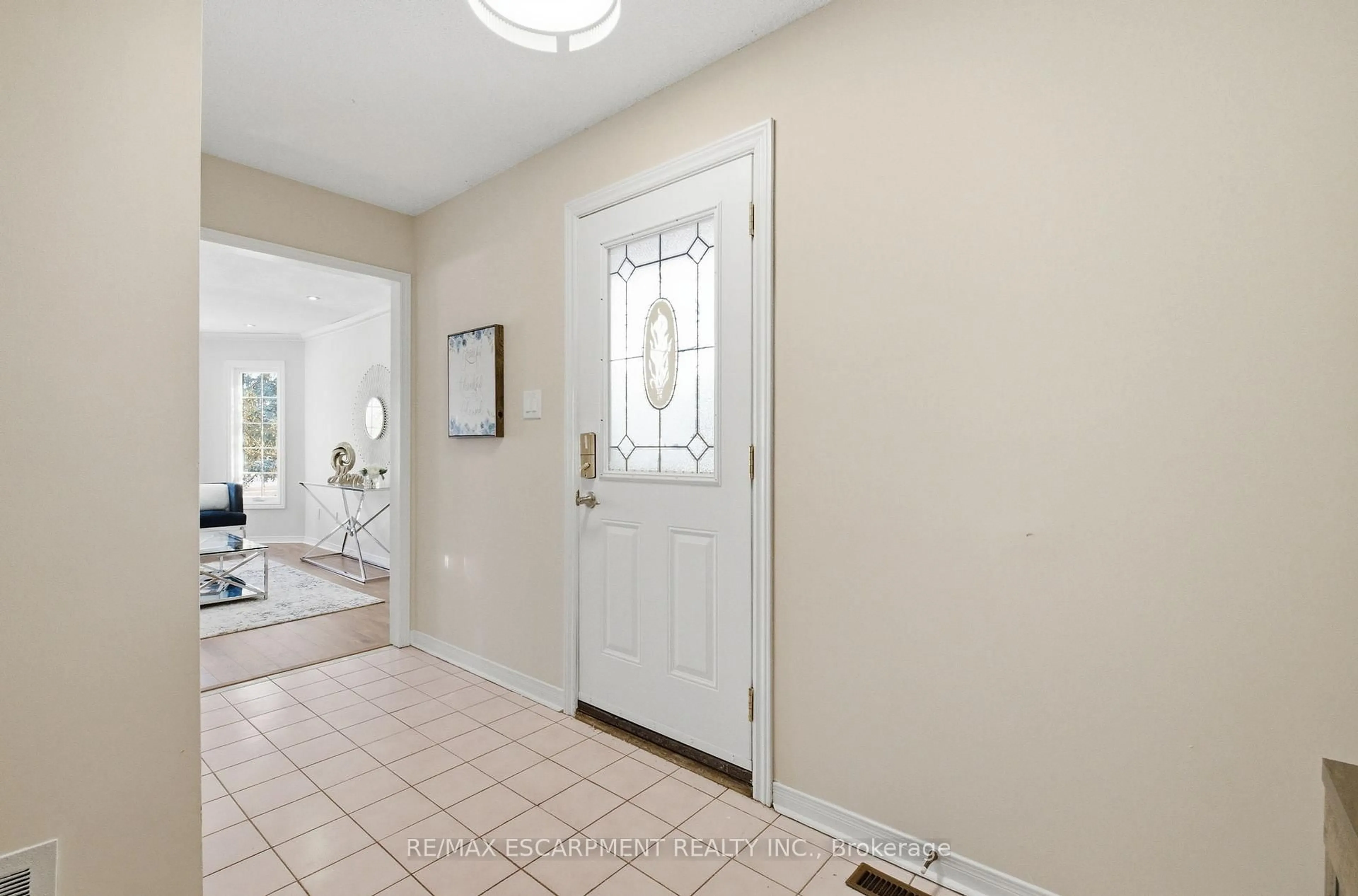 Indoor entryway for 1466 Reeves Gate, Oakville Ontario L6M 3H3