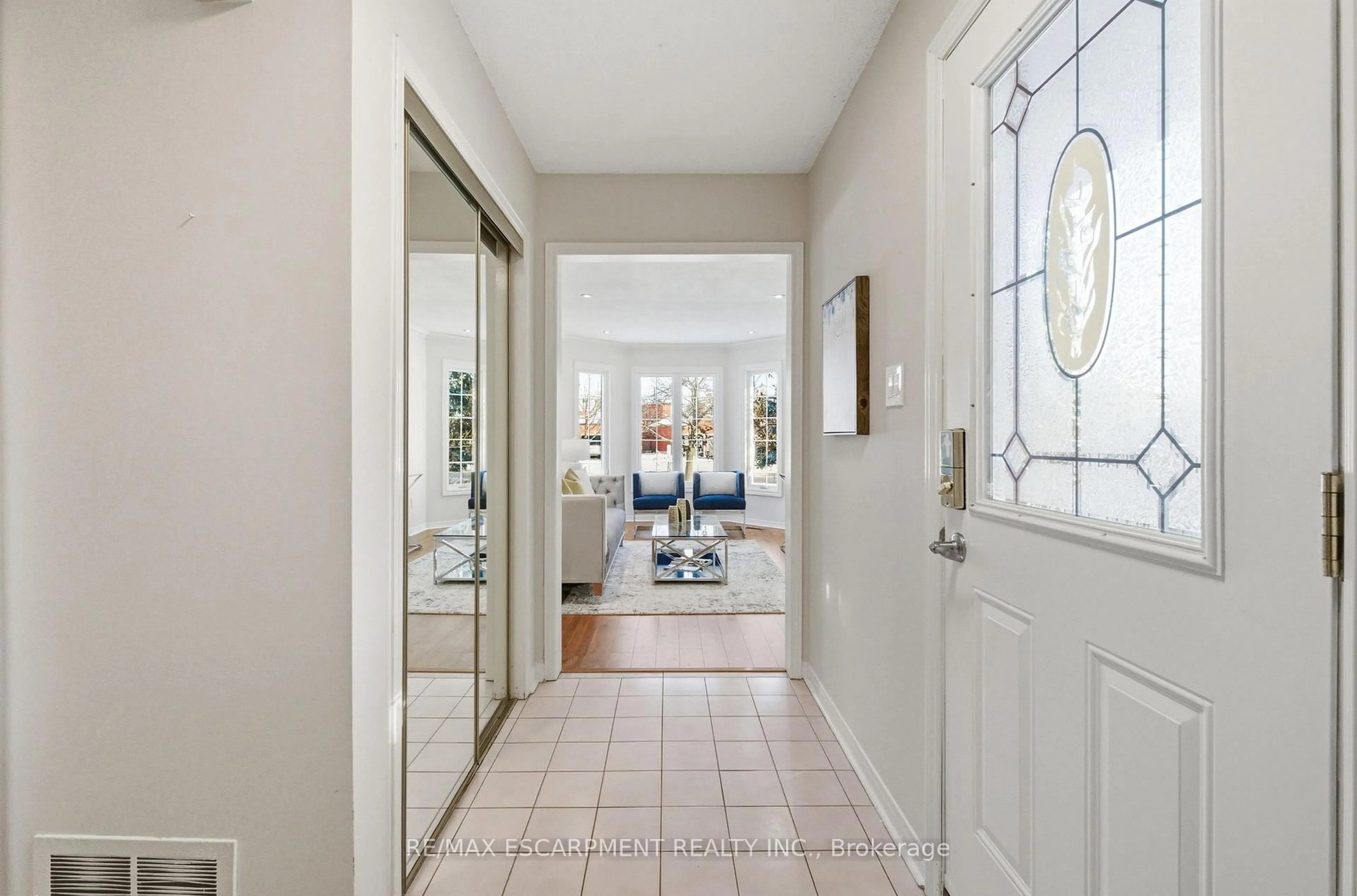 Indoor entryway for 1466 Reeves Gate, Oakville Ontario L6M 3H3