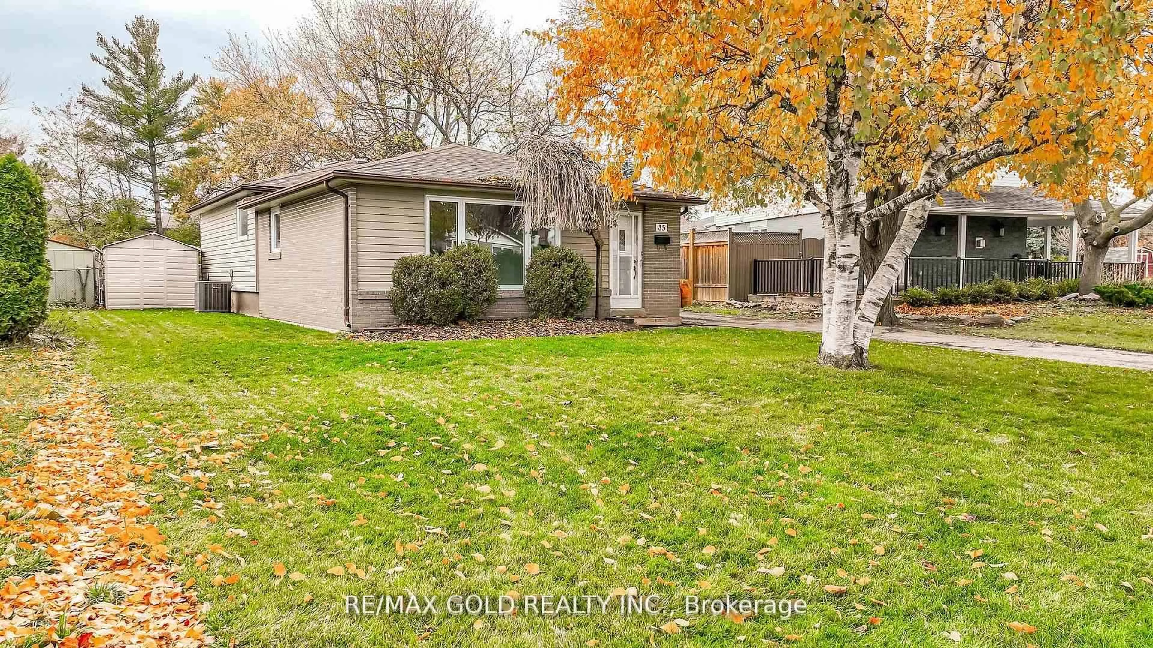 Home with vinyl exterior material, street for 35 Duke Rd, Brampton Ontario L6T 3J9