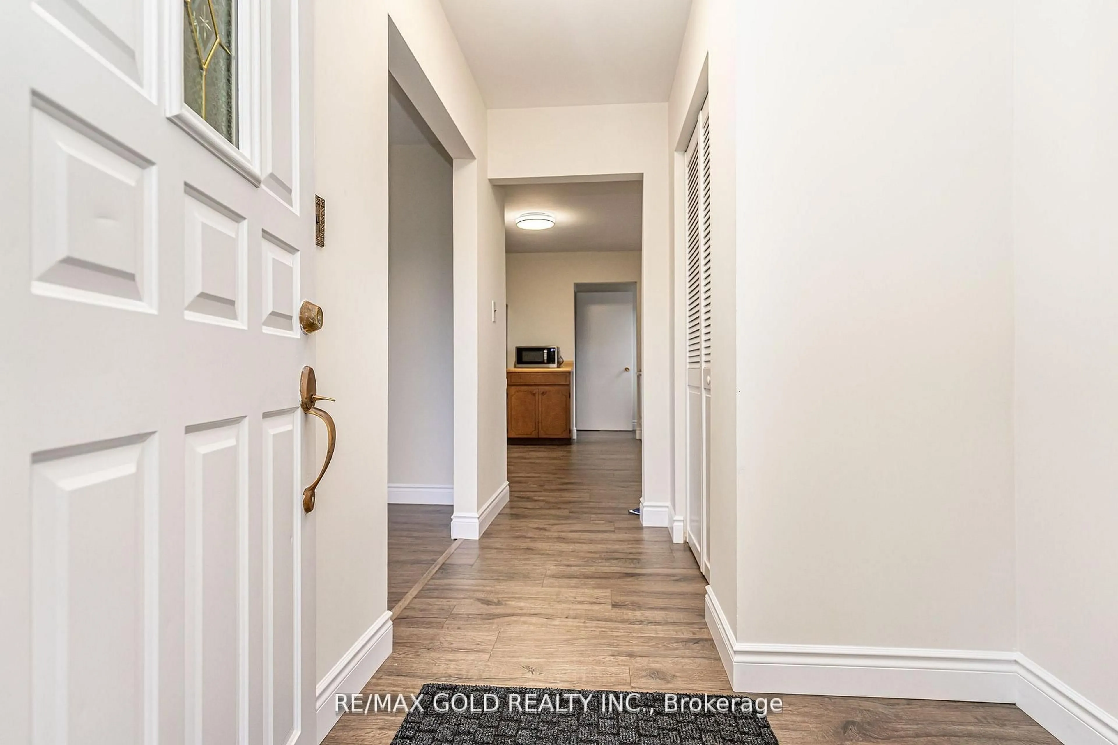 Indoor entryway for 35 Duke Rd, Brampton Ontario L6T 3J9