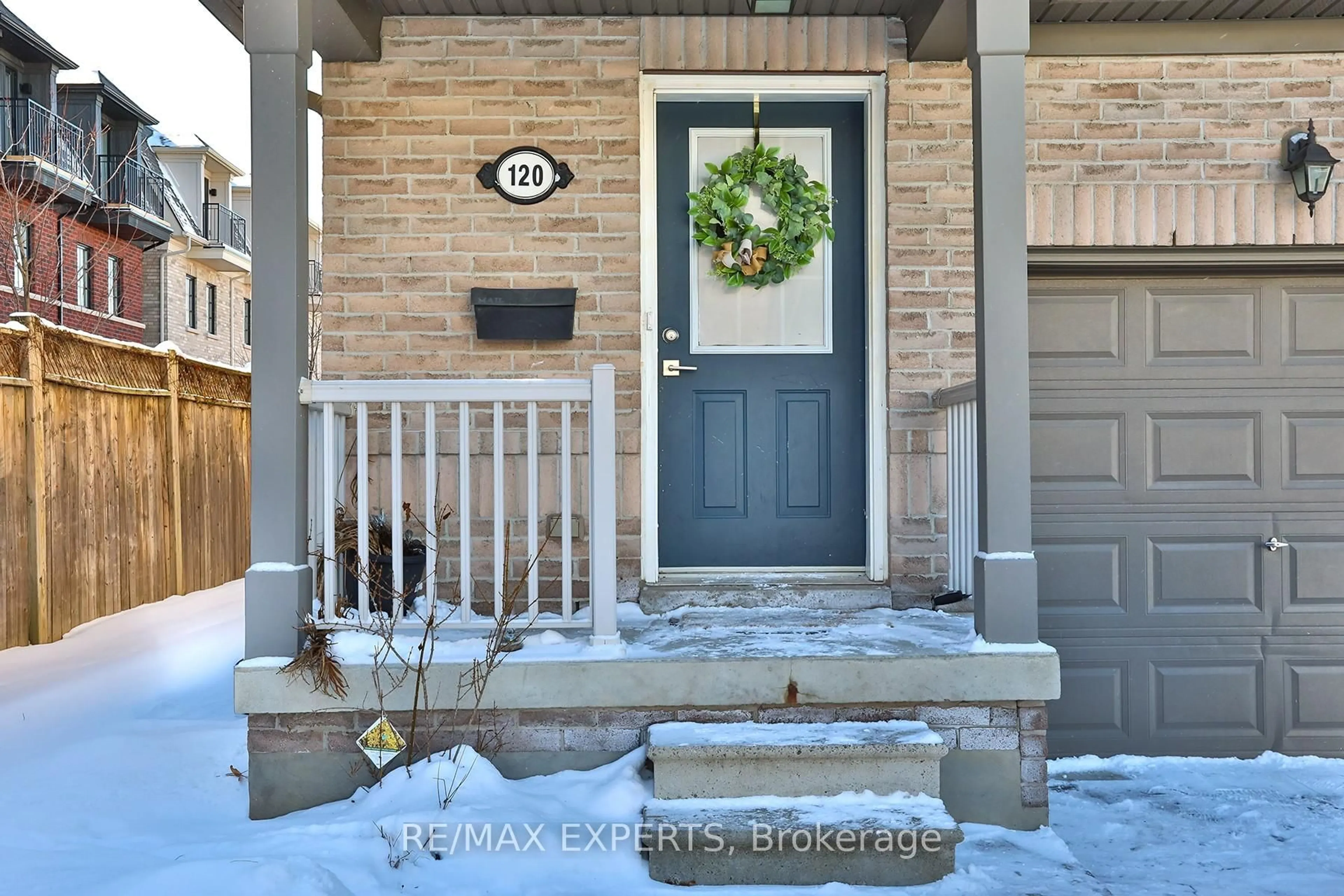 Indoor entryway for 86 Joymar Dr #120, Mississauga Ontario L5M 7Z6