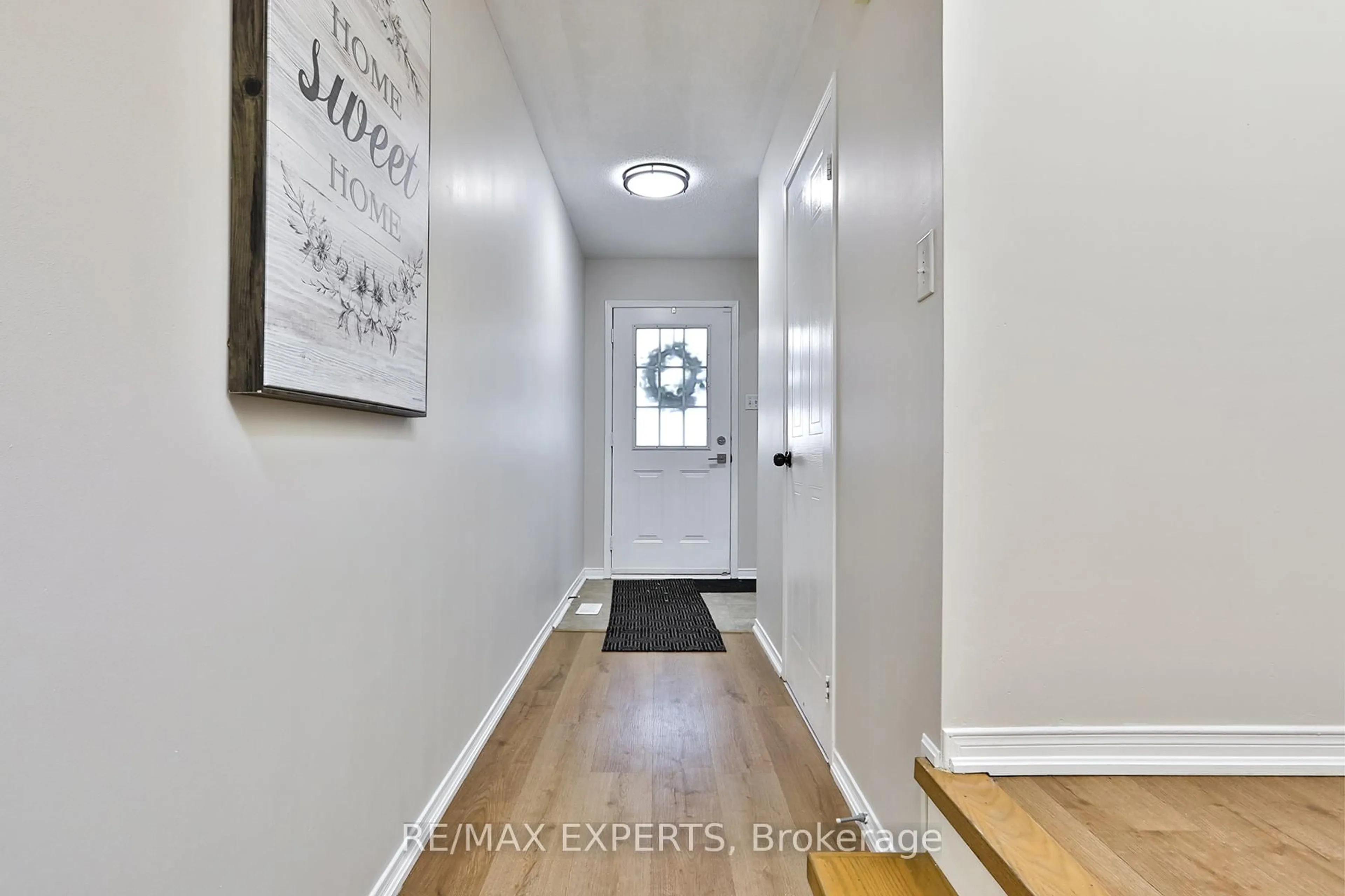 Indoor entryway for 86 Joymar Dr #120, Mississauga Ontario L5M 7Z6