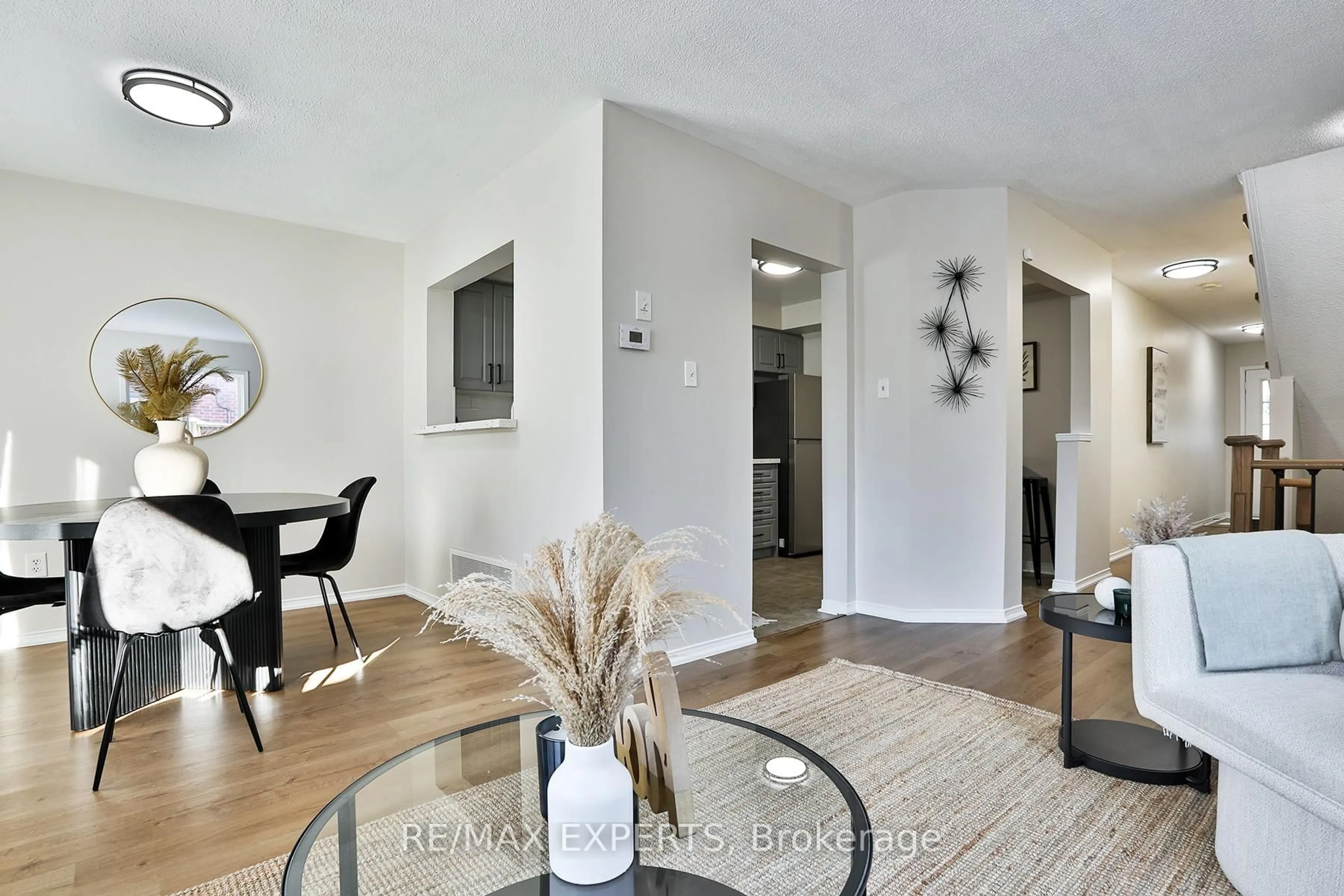 Indoor entryway for 86 Joymar Dr #120, Mississauga Ontario L5M 7Z6