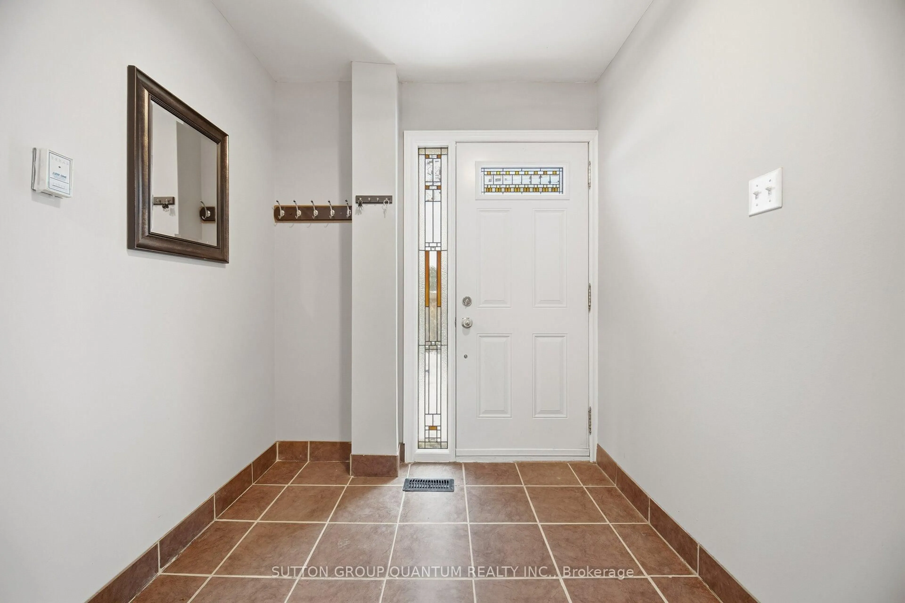Indoor entryway for 1241 Bray Crt, Mississauga Ontario L5J 3S4
