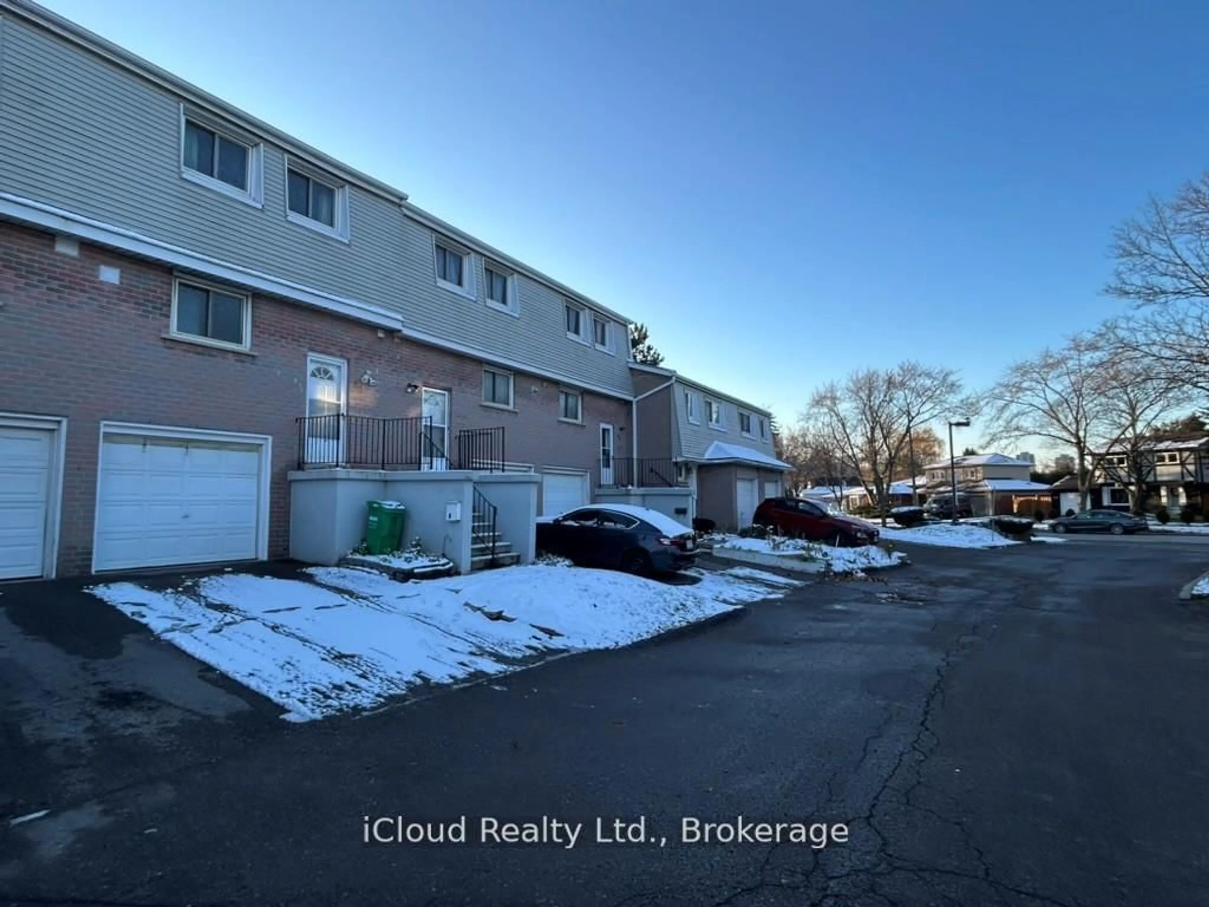 A pic from outside/outdoor area/front of a property/back of a property/a pic from drone, street for 400 Mississauga Valley Blvd #88, Mississauga Ontario L5A 3N6