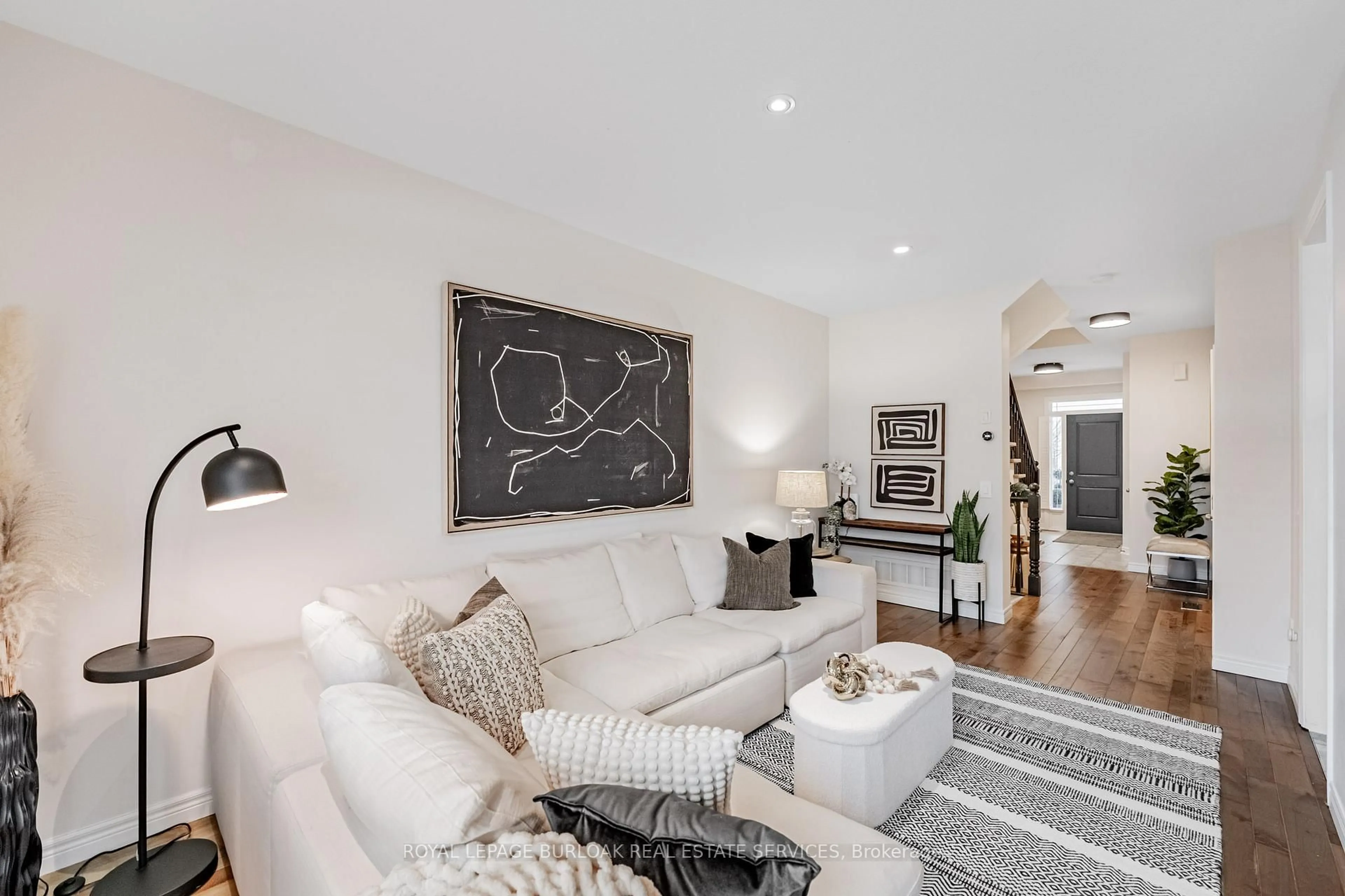 Living room with furniture, unknown for 5056 New St #21, Burlington Ontario L7L 1V1