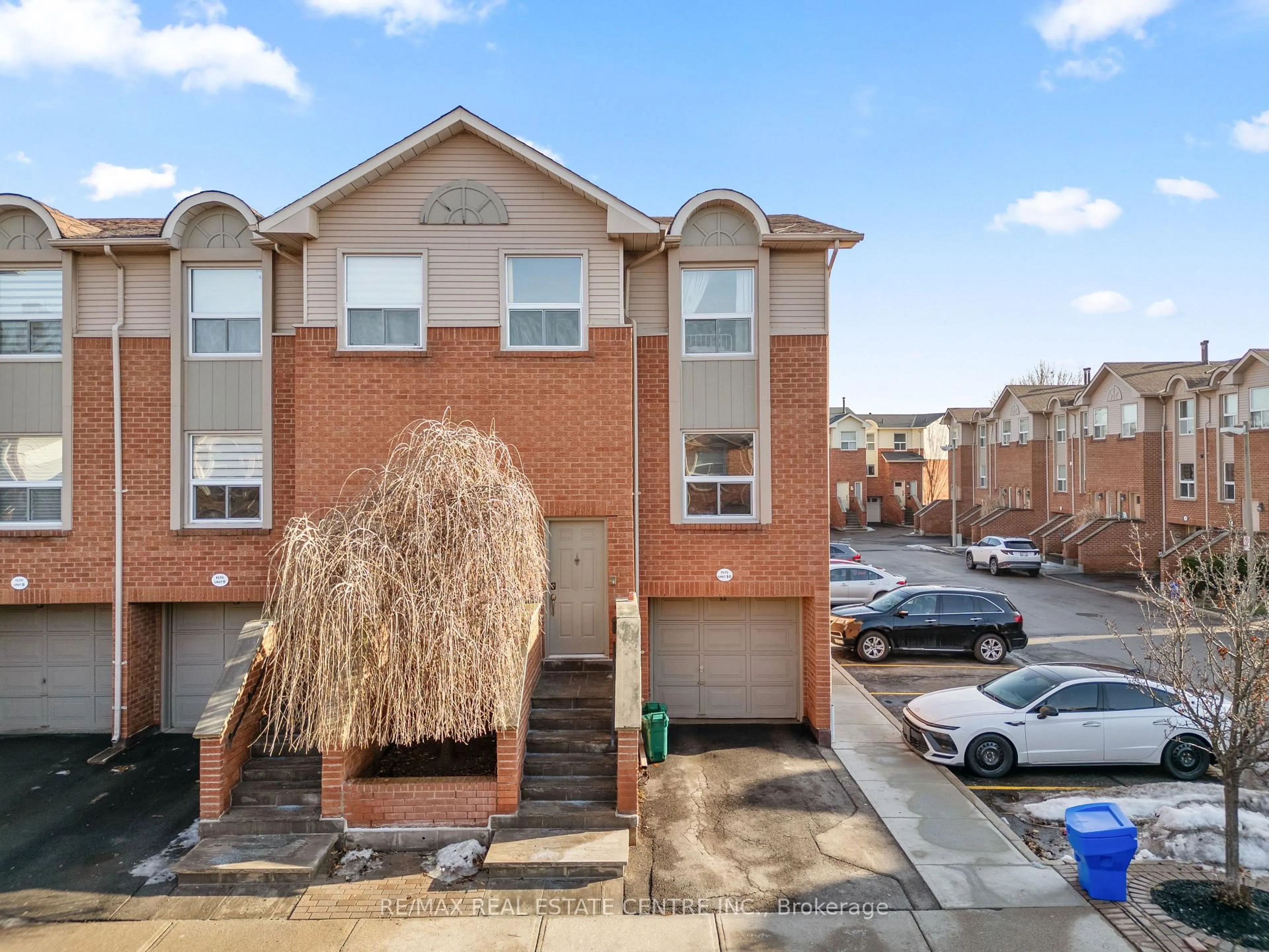 Home with brick exterior material, street for 1570 Reeves Gate #10, Oakville Ontario L6M 3J3
