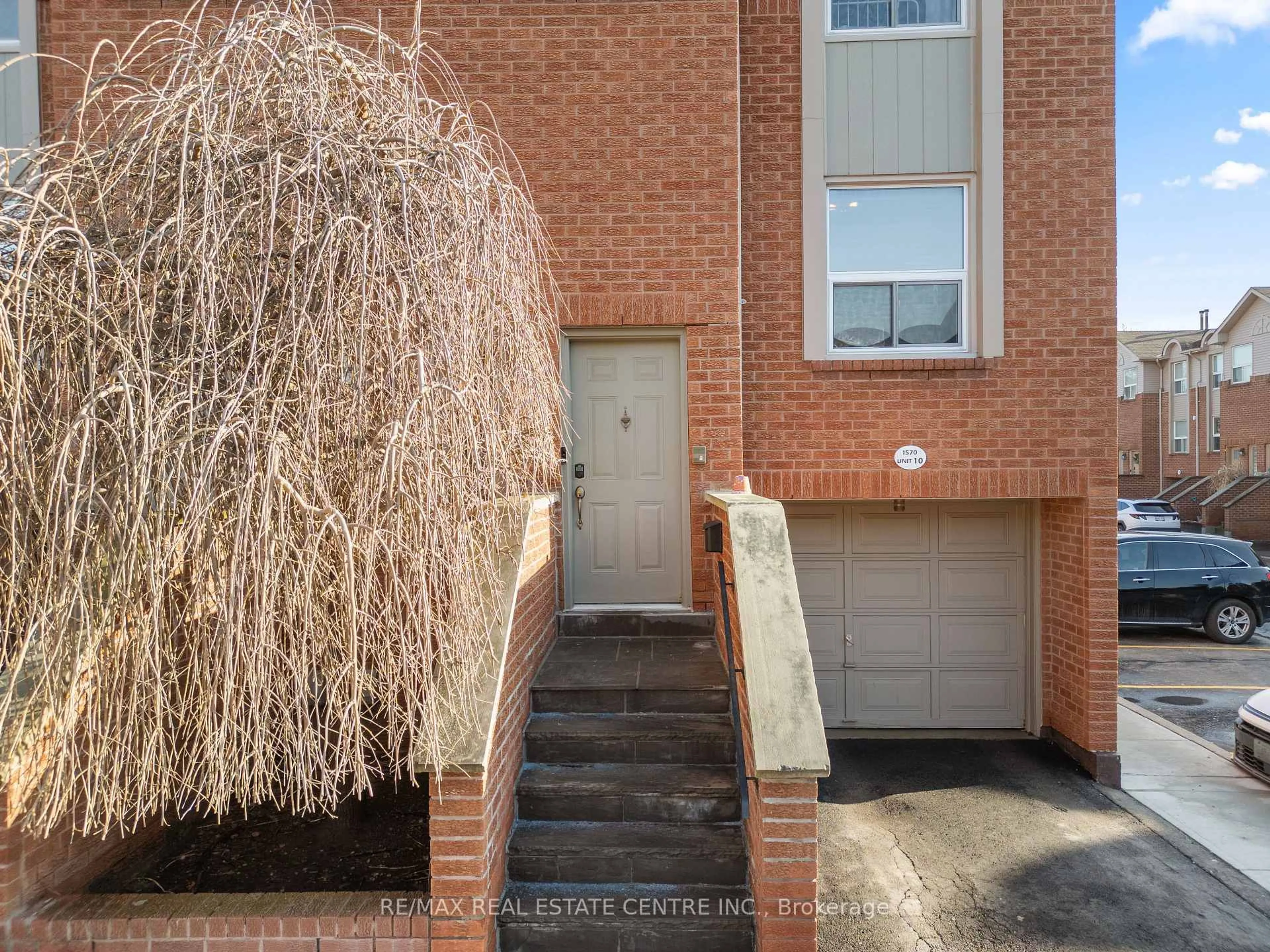 Unknown for 1570 Reeves Gate #10, Oakville Ontario L6M 3J3