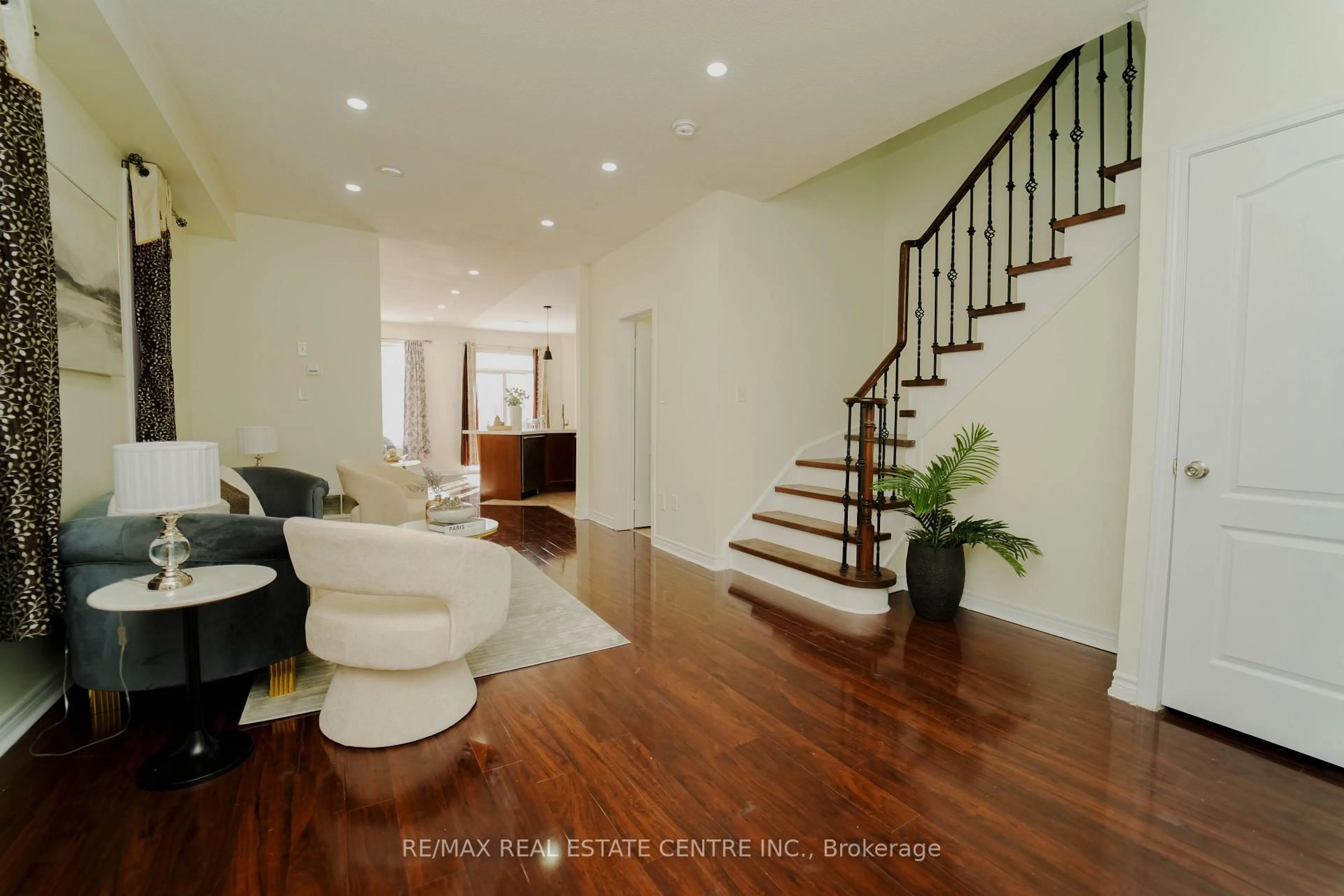 Indoor entryway for 133 Seahorse Ave, Brampton Ontario L6V 4N5