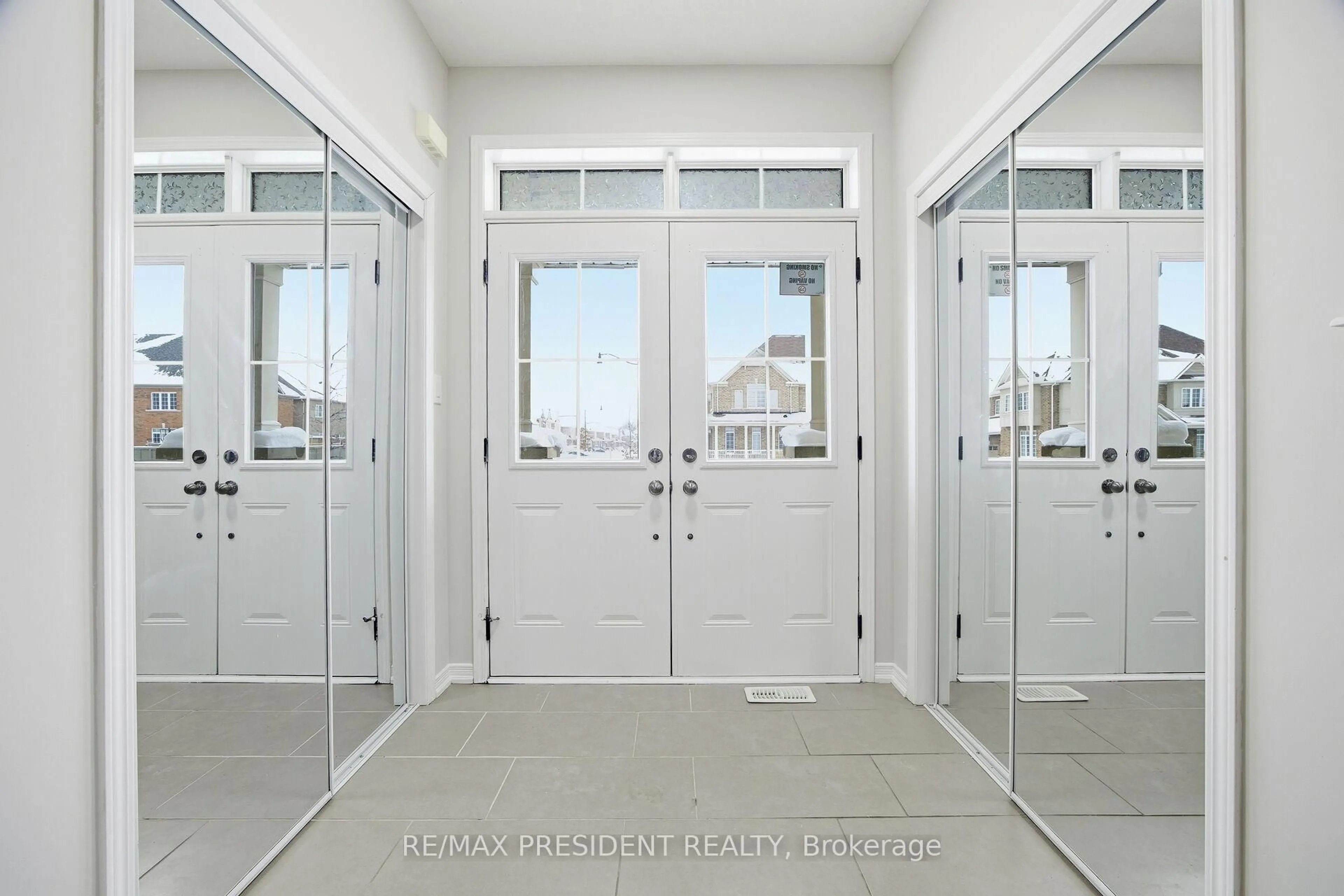 Indoor entryway for 584 Remembrance Rd, Brampton Ontario L7A 4N2