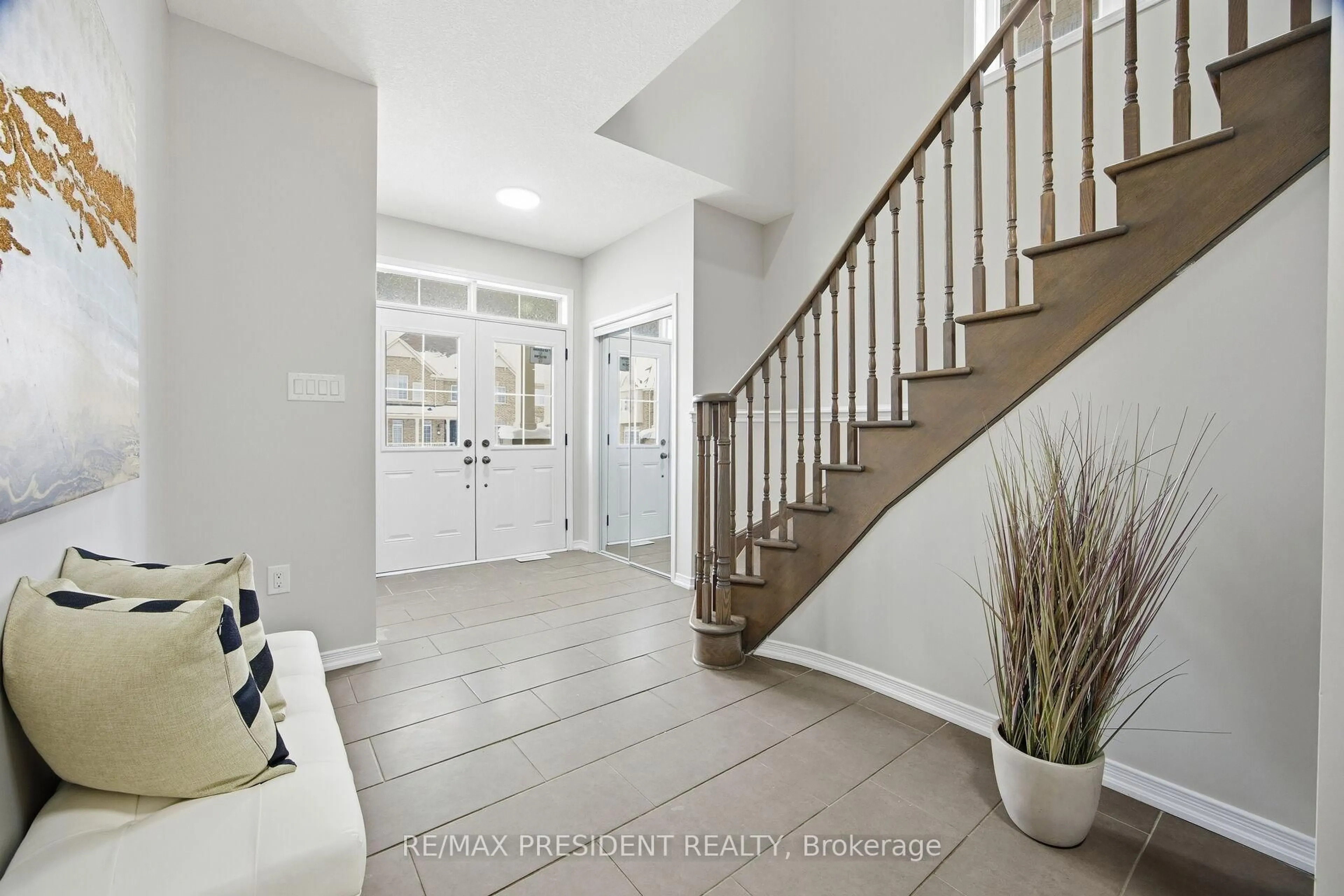 Indoor entryway for 584 Remembrance Rd, Brampton Ontario L7A 4N2