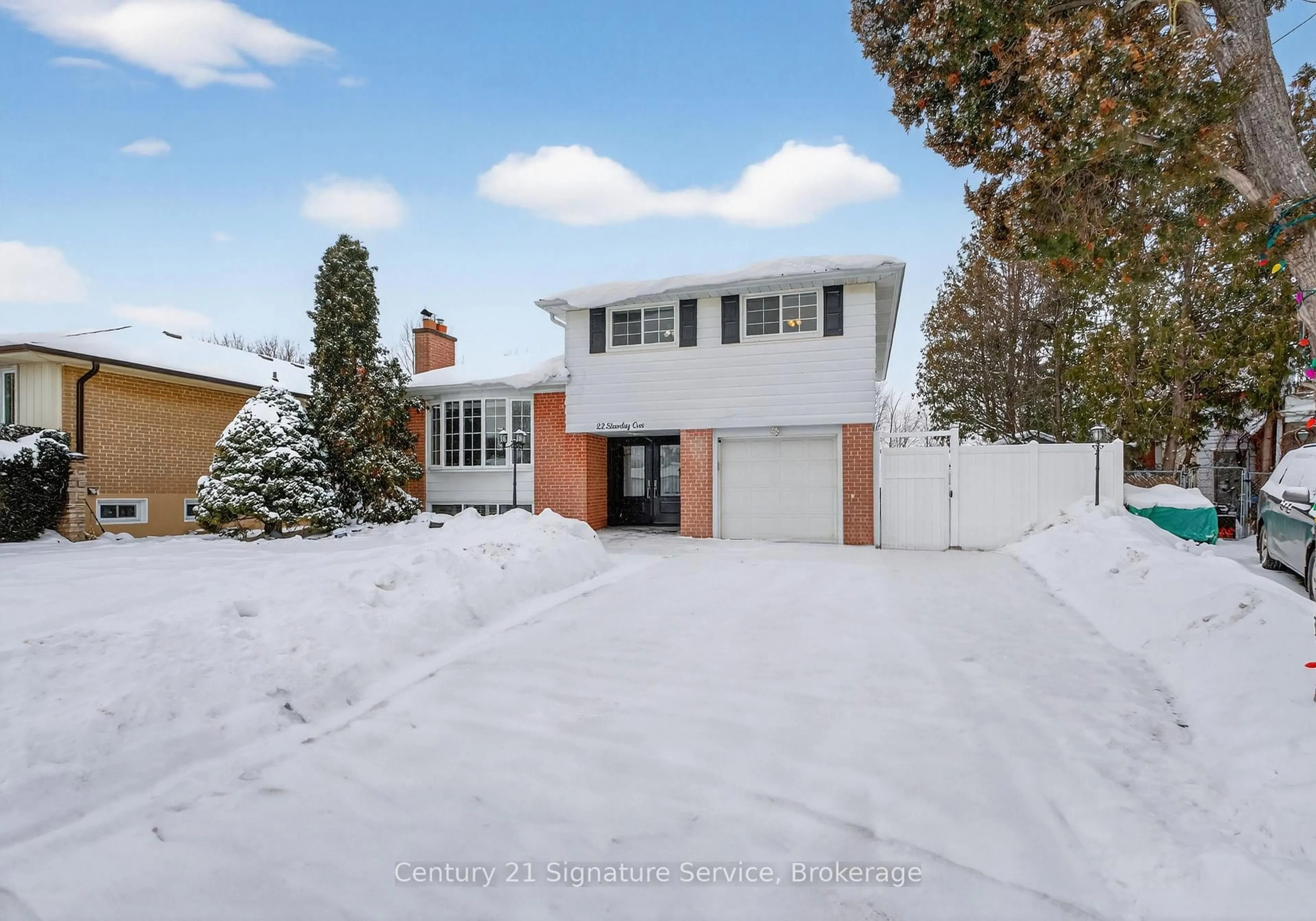 A pic from outside/outdoor area/front of a property/back of a property/a pic from drone, street for 22 Staveley Cres, Brampton Ontario L6W 2R9