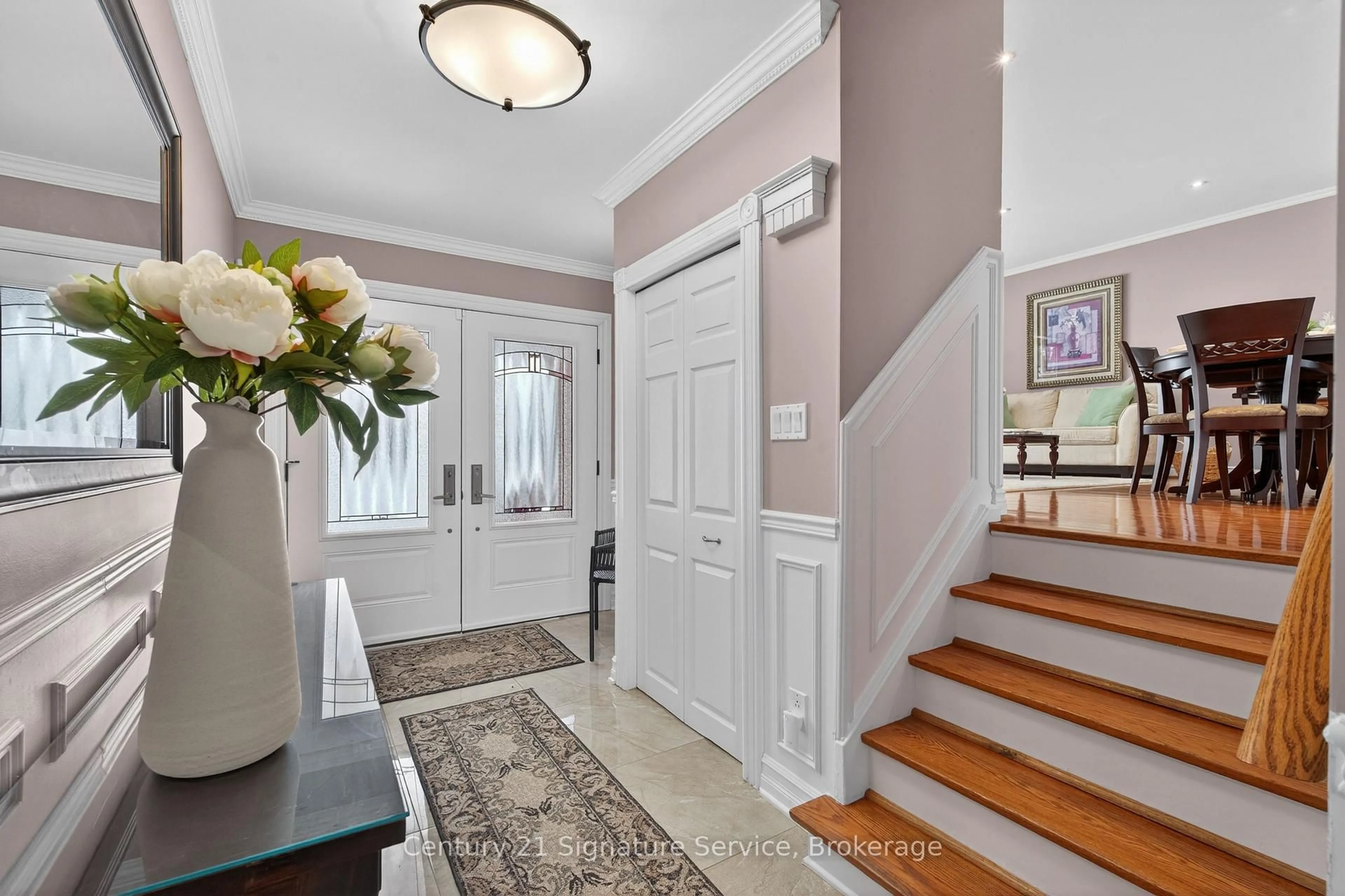 Indoor entryway for 22 Staveley Cres, Brampton Ontario L6W 2R9