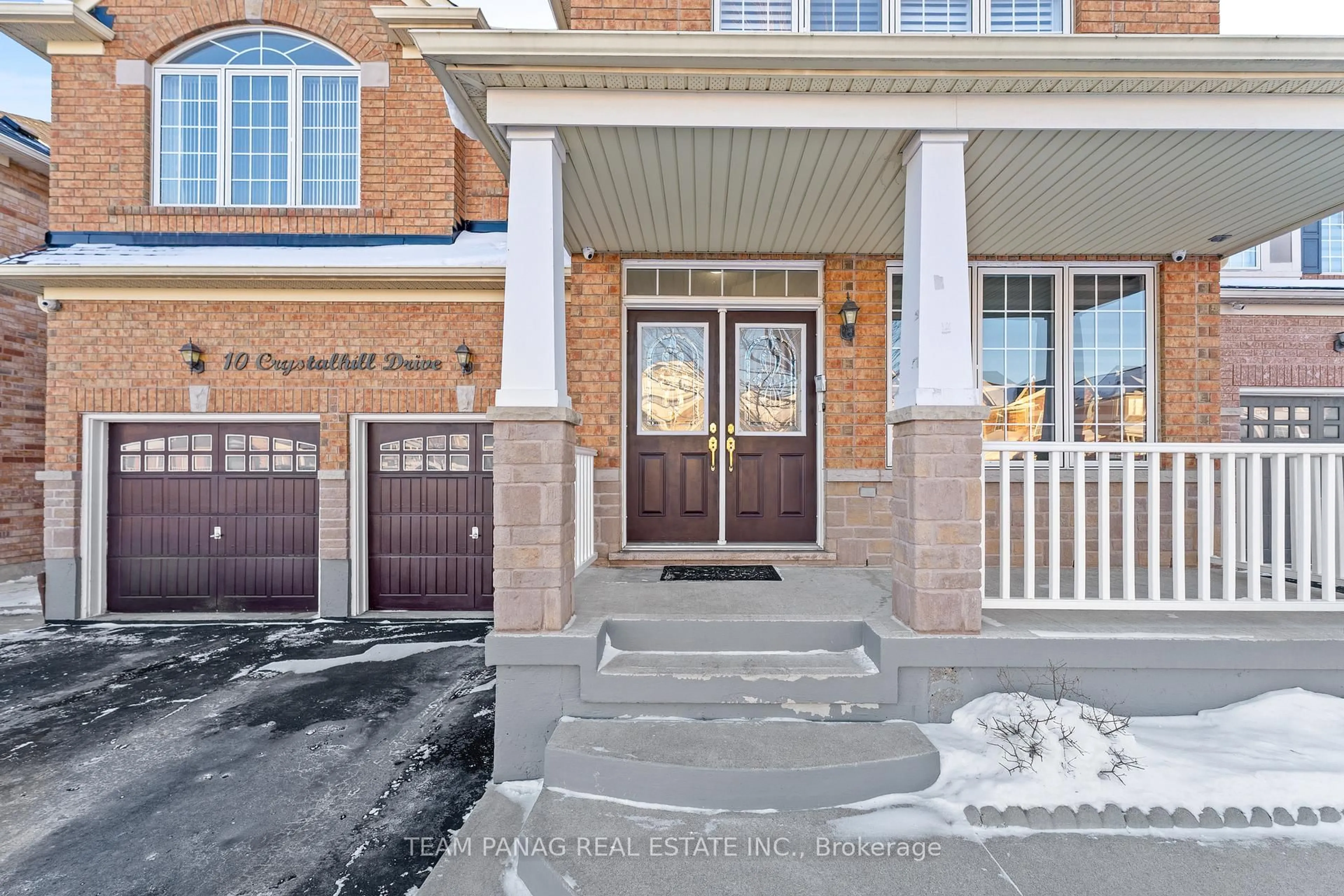 Indoor entryway for 10 Crystalhill Dr, Brampton Ontario L6P 2T1