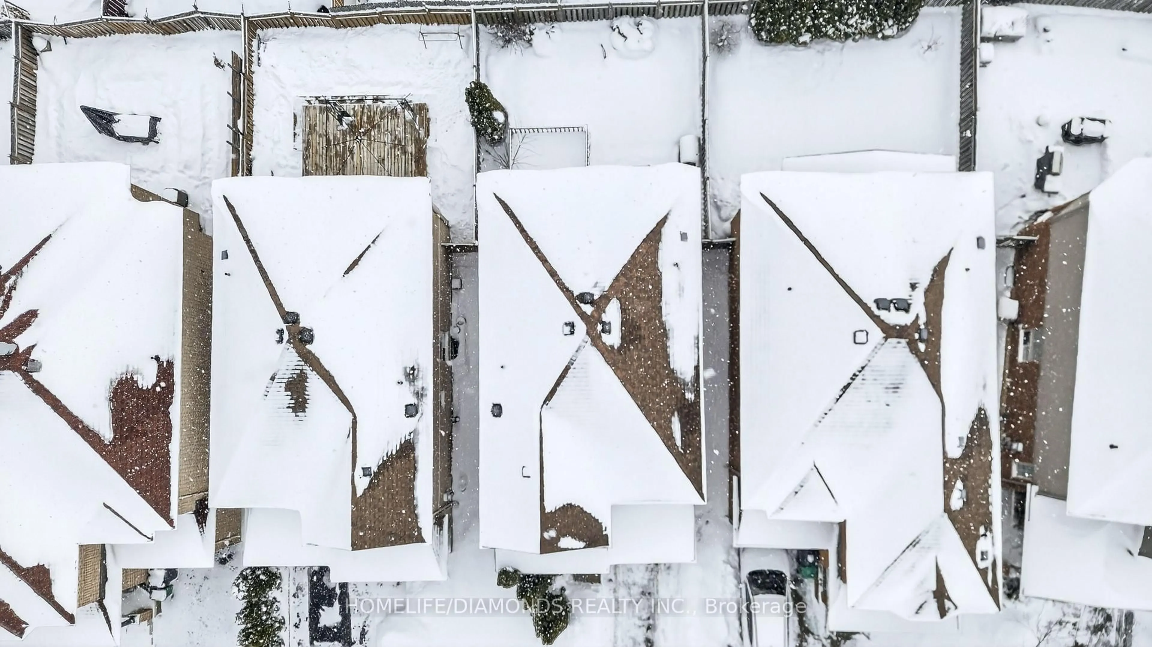 A pic from outside/outdoor area/front of a property/back of a property/a pic from drone, unknown for 36 Pauline Cres, Brampton Ontario L7A 2V6