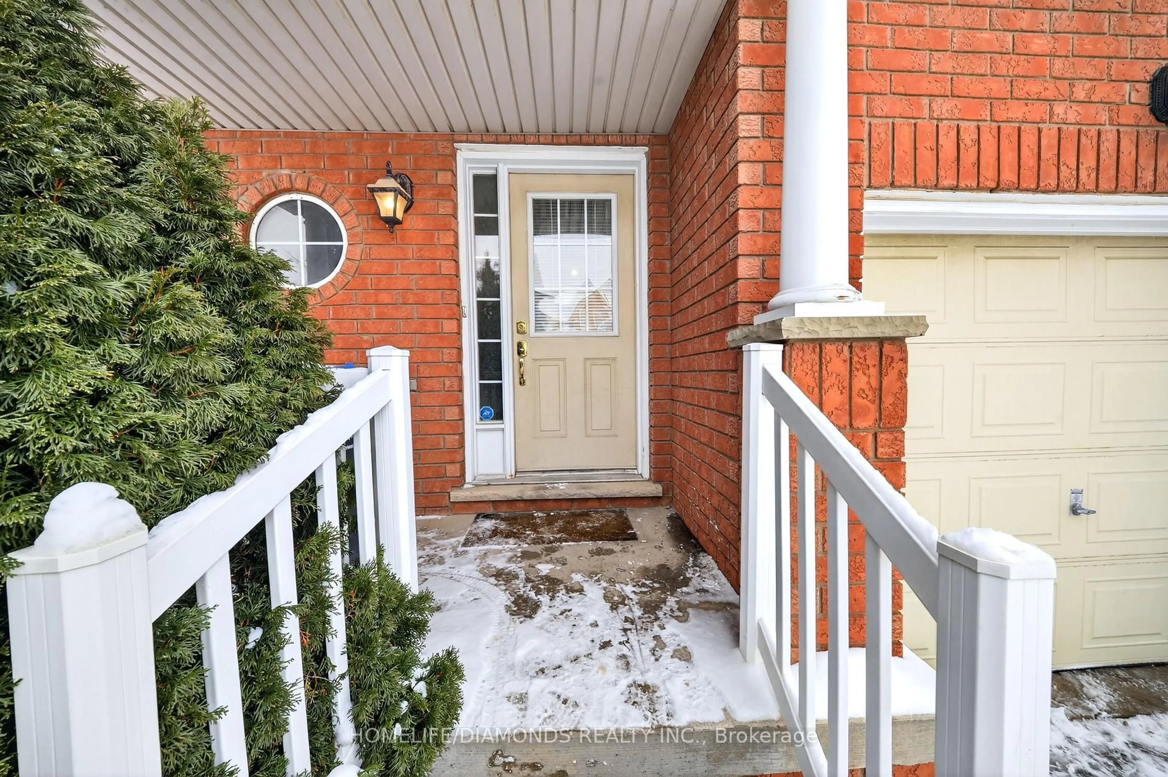 Indoor entryway for 36 Pauline Cres, Brampton Ontario L7A 2V6