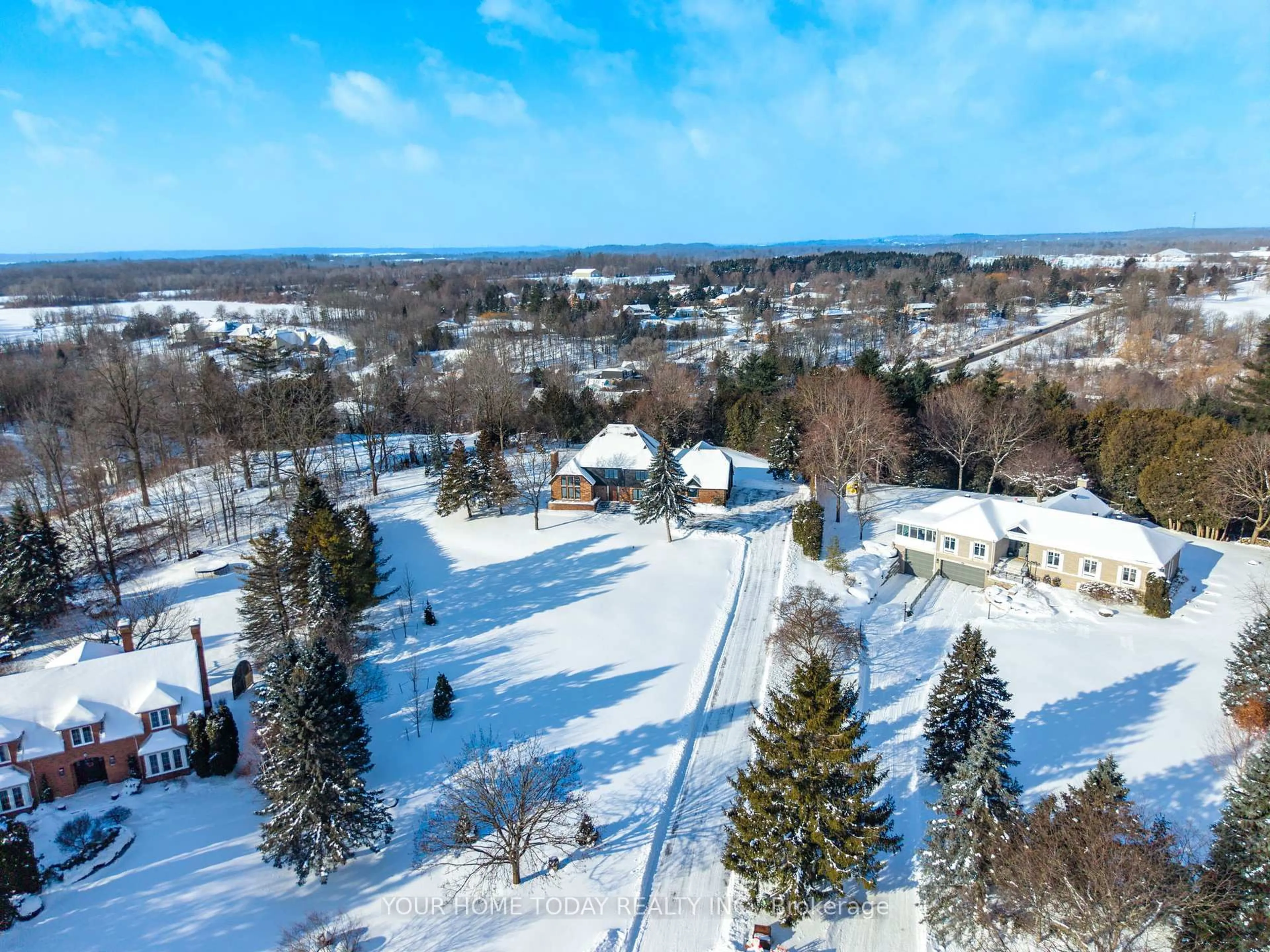 A pic from outside/outdoor area/front of a property/back of a property/a pic from drone, street for 27 Chantelay Cres, Halton Hills Ontario L7G 4S5