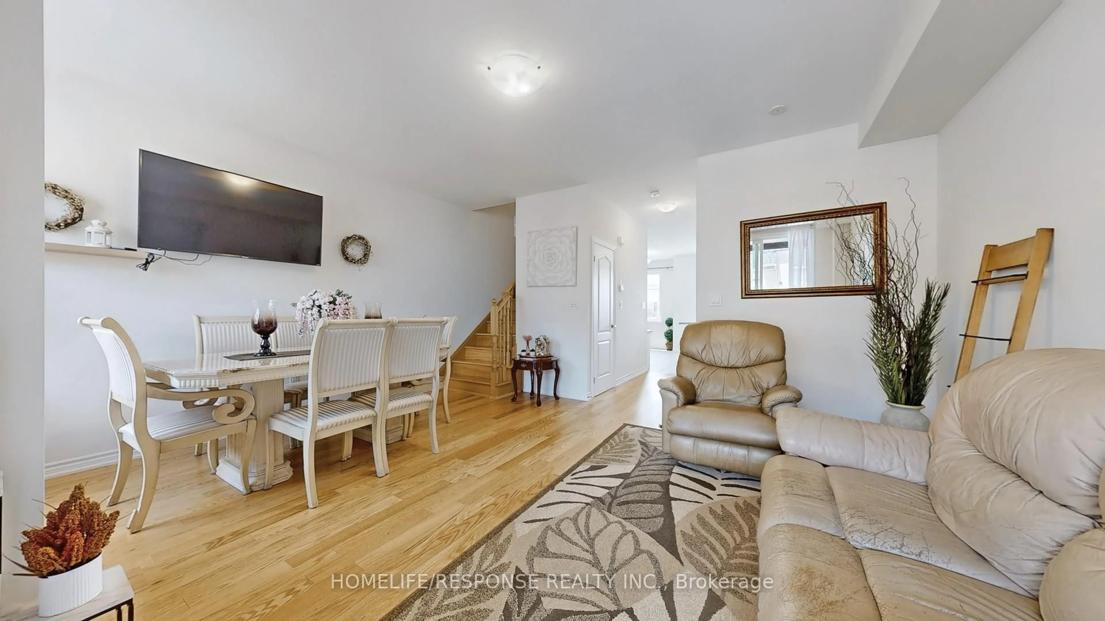 Living room with furniture, unknown for 32 VESTRY Way, Brampton Ontario L5P 4N7