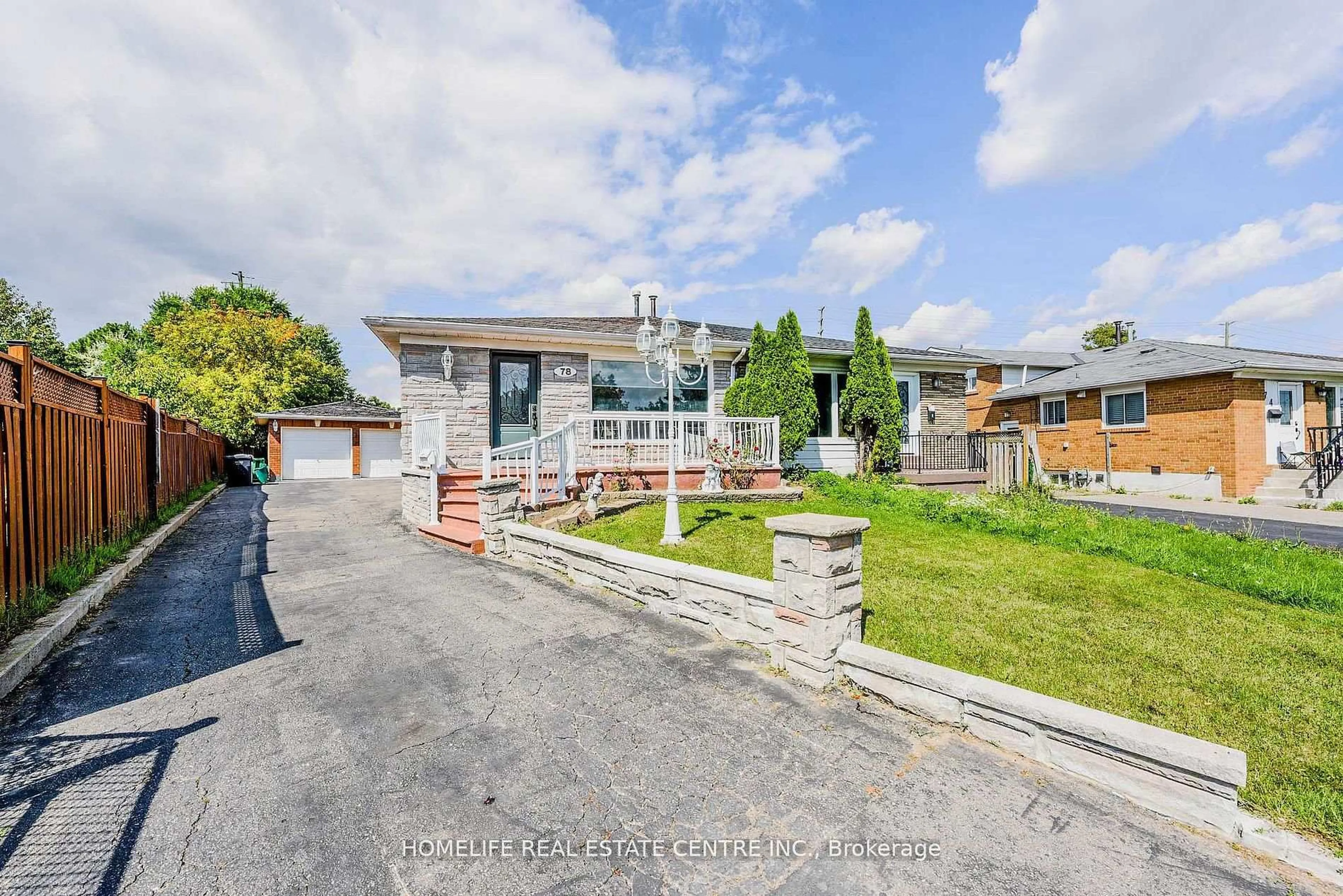 A pic from outside/outdoor area/front of a property/back of a property/a pic from drone, street for 78 Northwood Dr, Brampton Ontario L6X 2L2