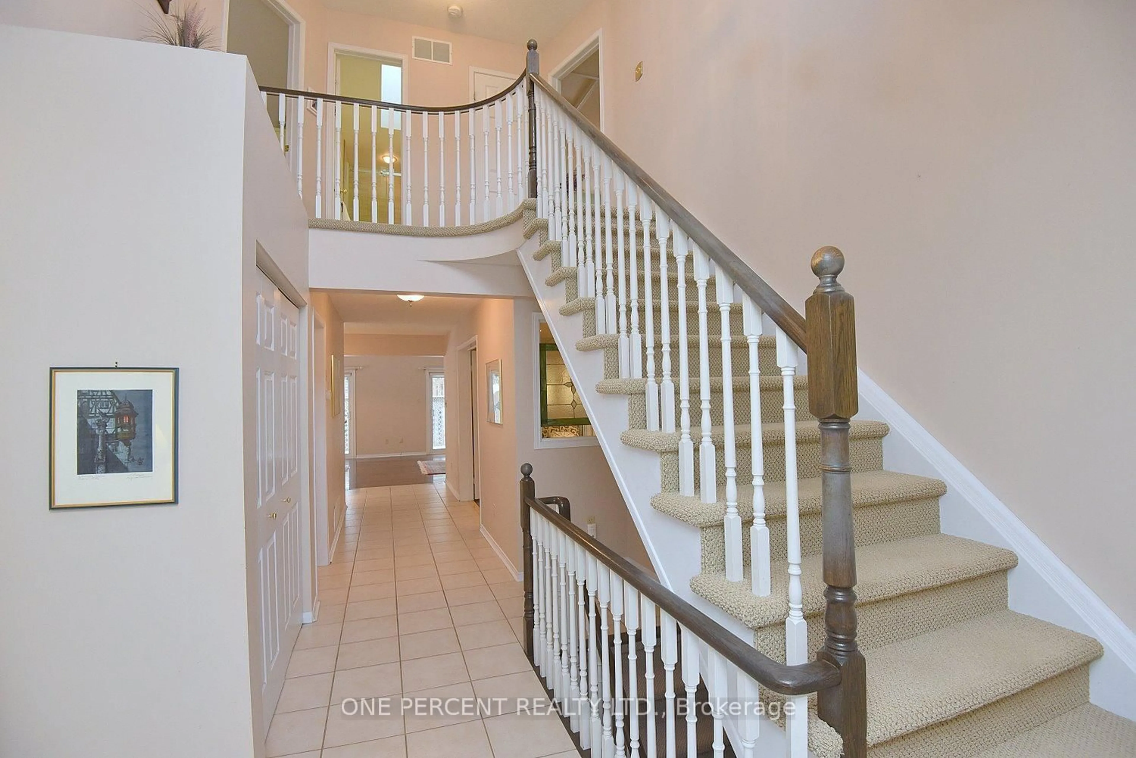 Indoor foyer for 3333 New St #1, Burlington Ontario L7N 1N1