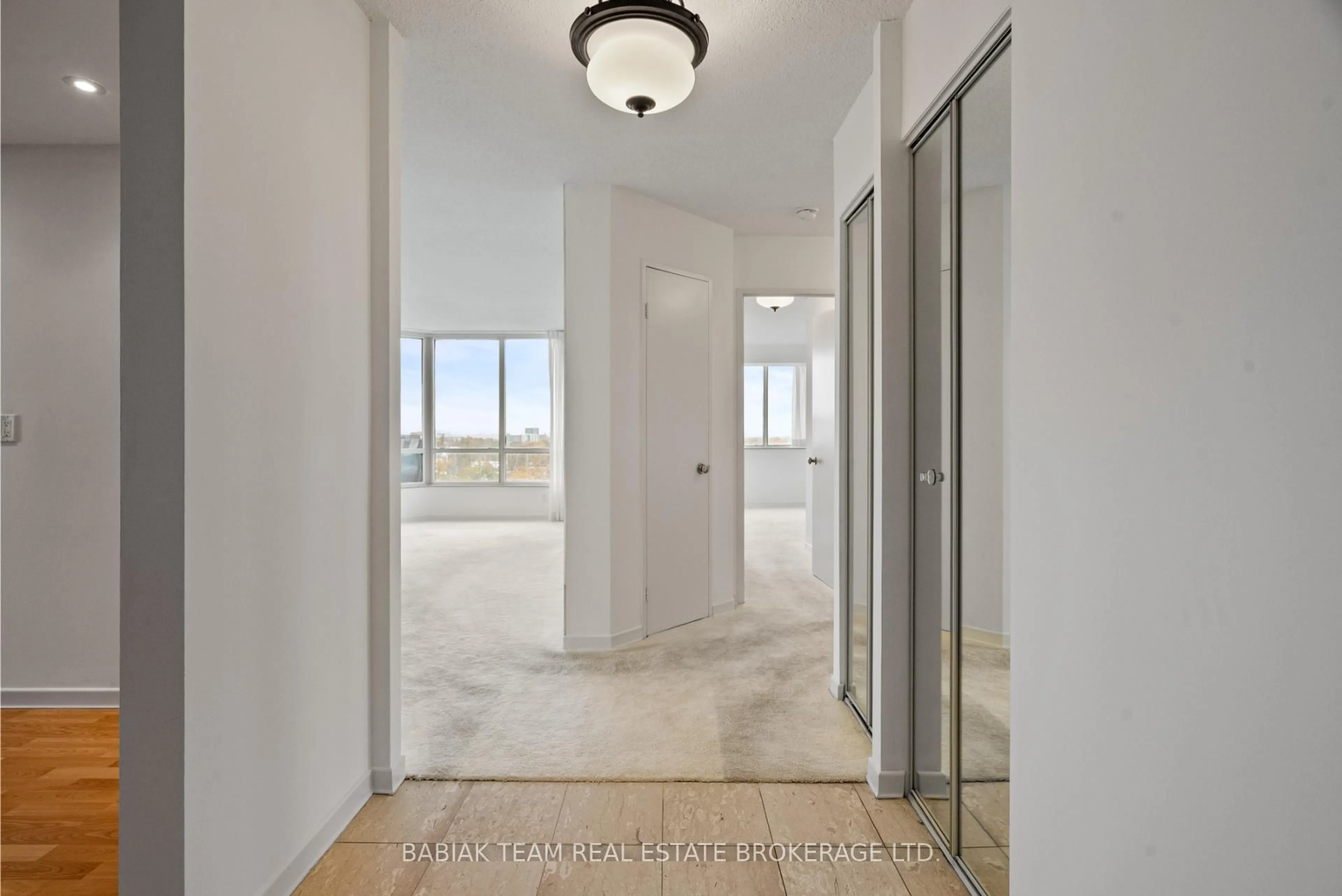Indoor entryway for 1300 Islington Ave #1601, Toronto Ontario M9A 5C4