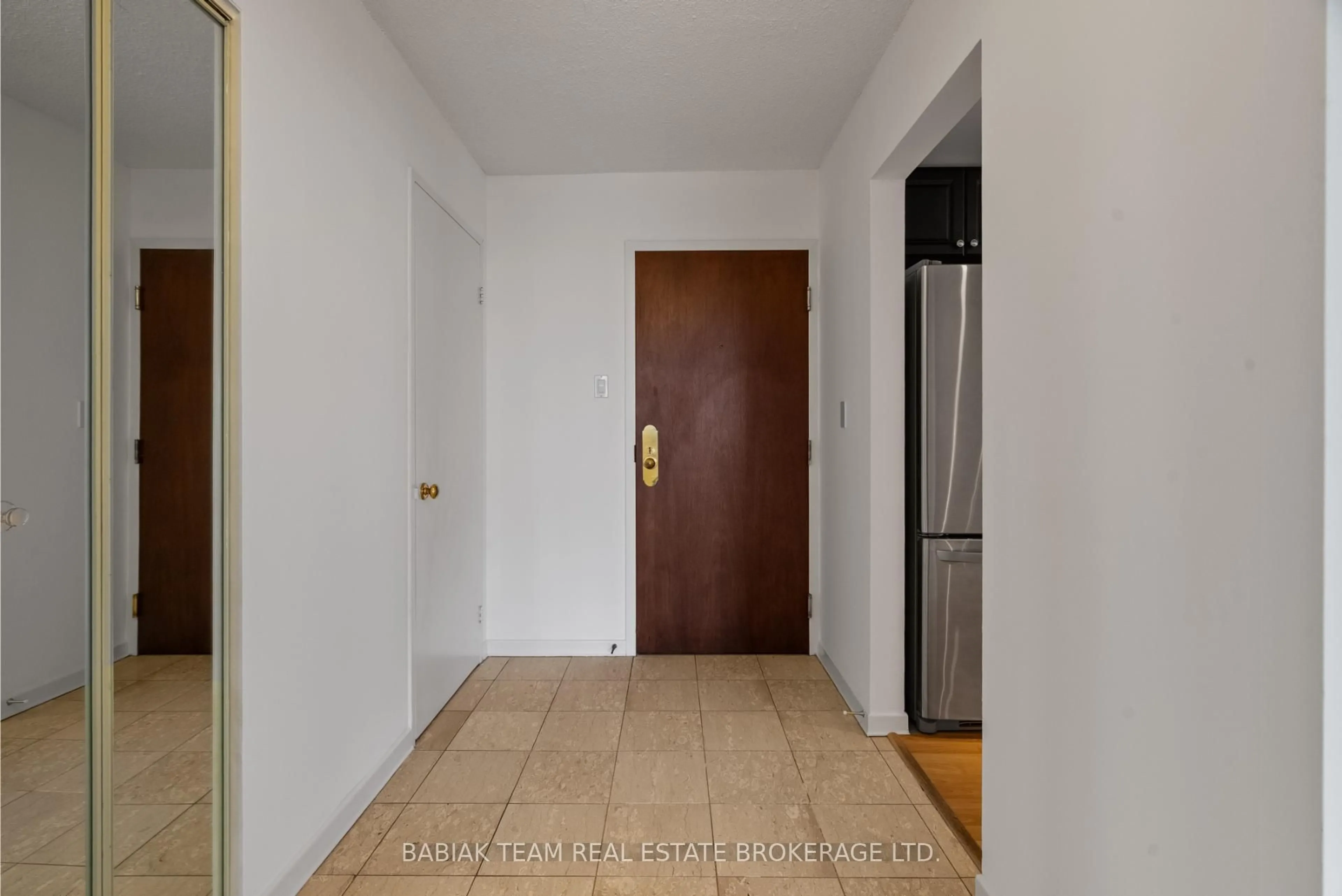 Indoor entryway for 1300 Islington Ave #1601, Toronto Ontario M9A 5C4