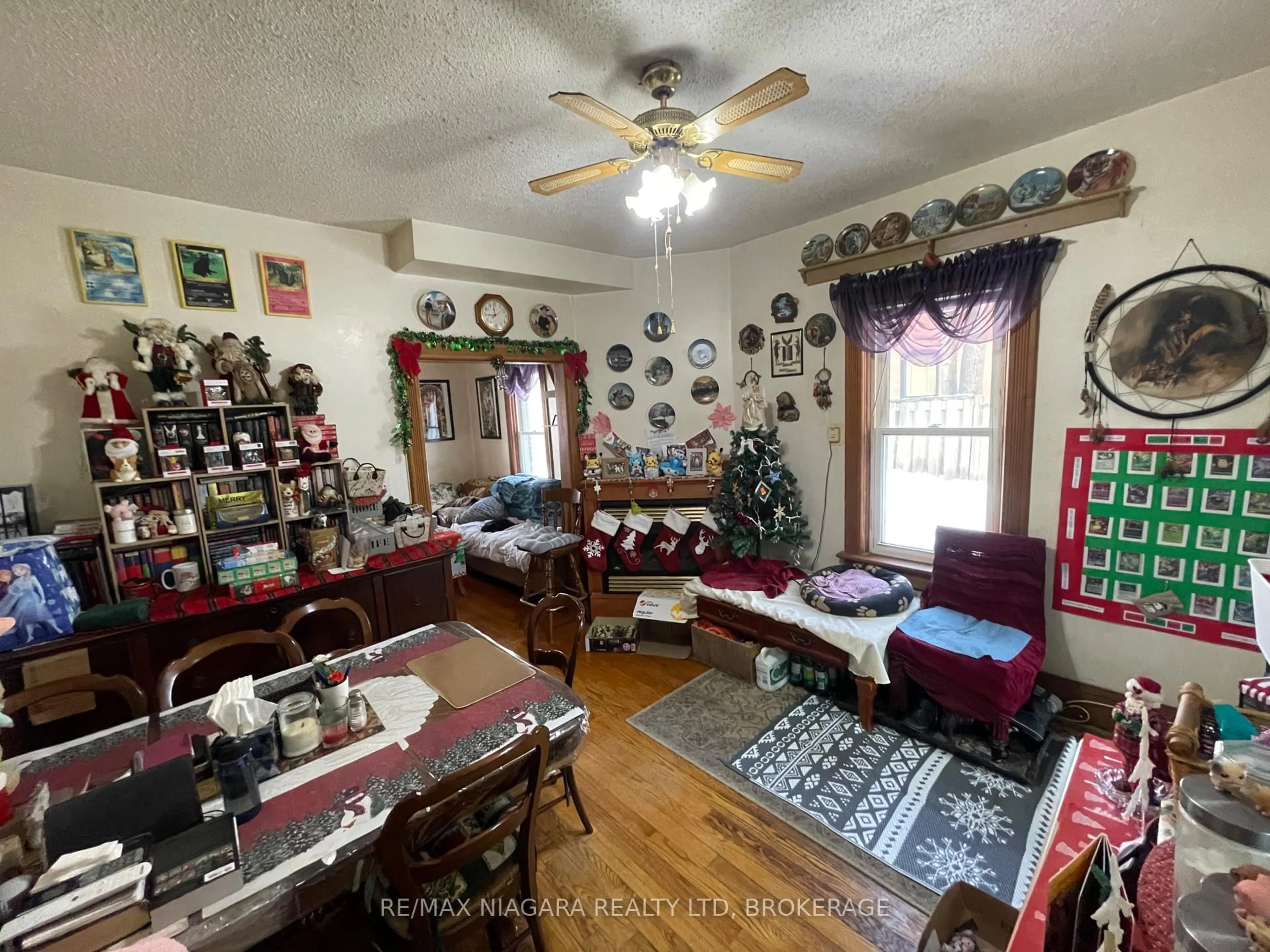 A pic of a room for 30 Mill St, Halton Hills Ontario L7J 1G4