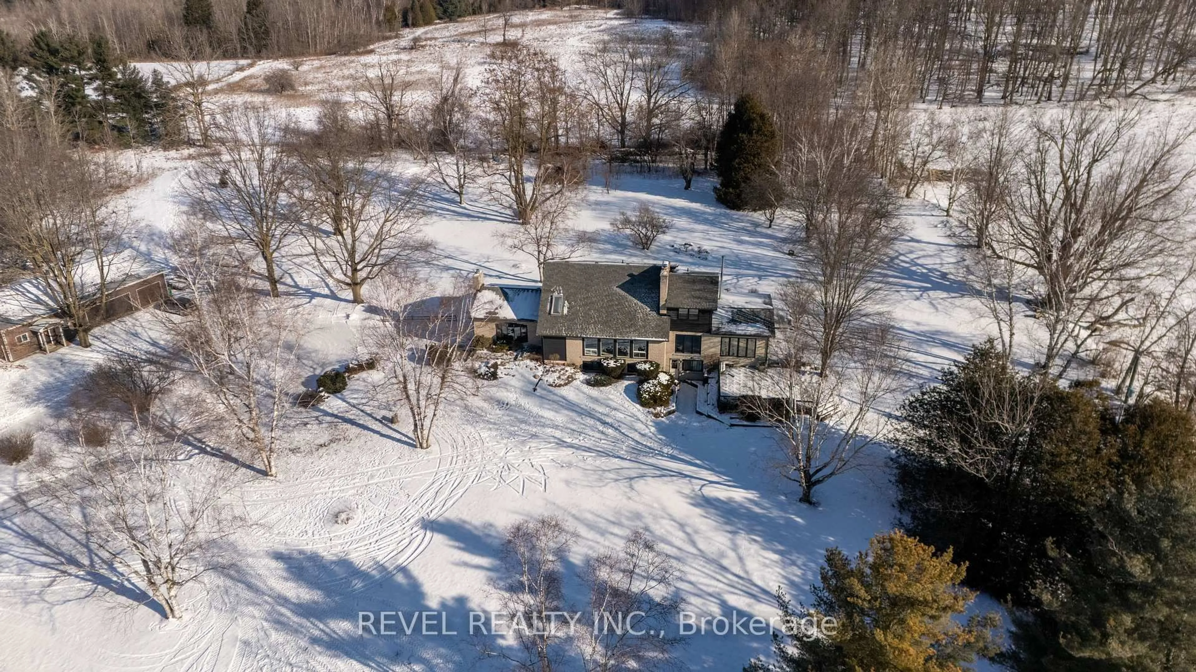 A pic from outside/outdoor area/front of a property/back of a property/a pic from drone, unknown for 15633 Kennedy Rd, Caledon Ontario L7C 2H7