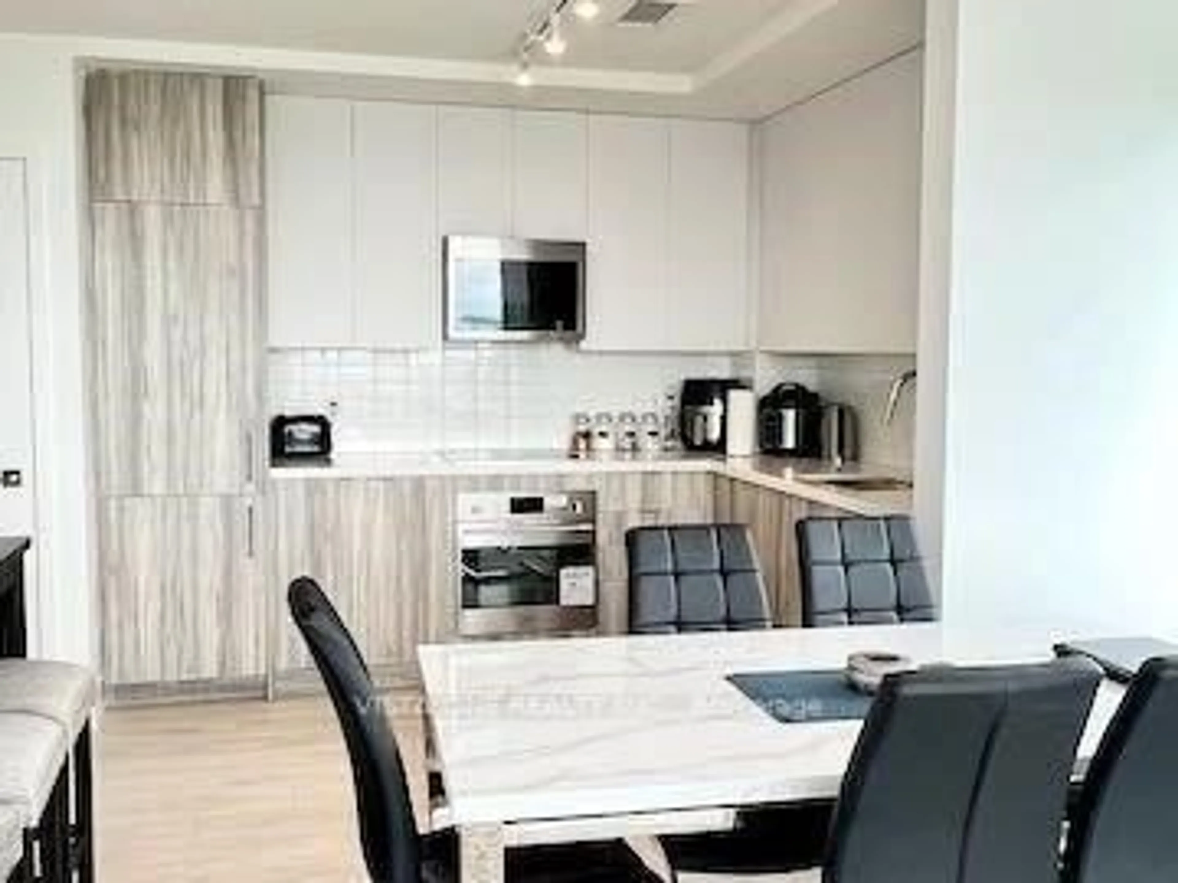 Unknown for 297 Oak Walk Dr #403, Oakville Ontario L6H 3R6