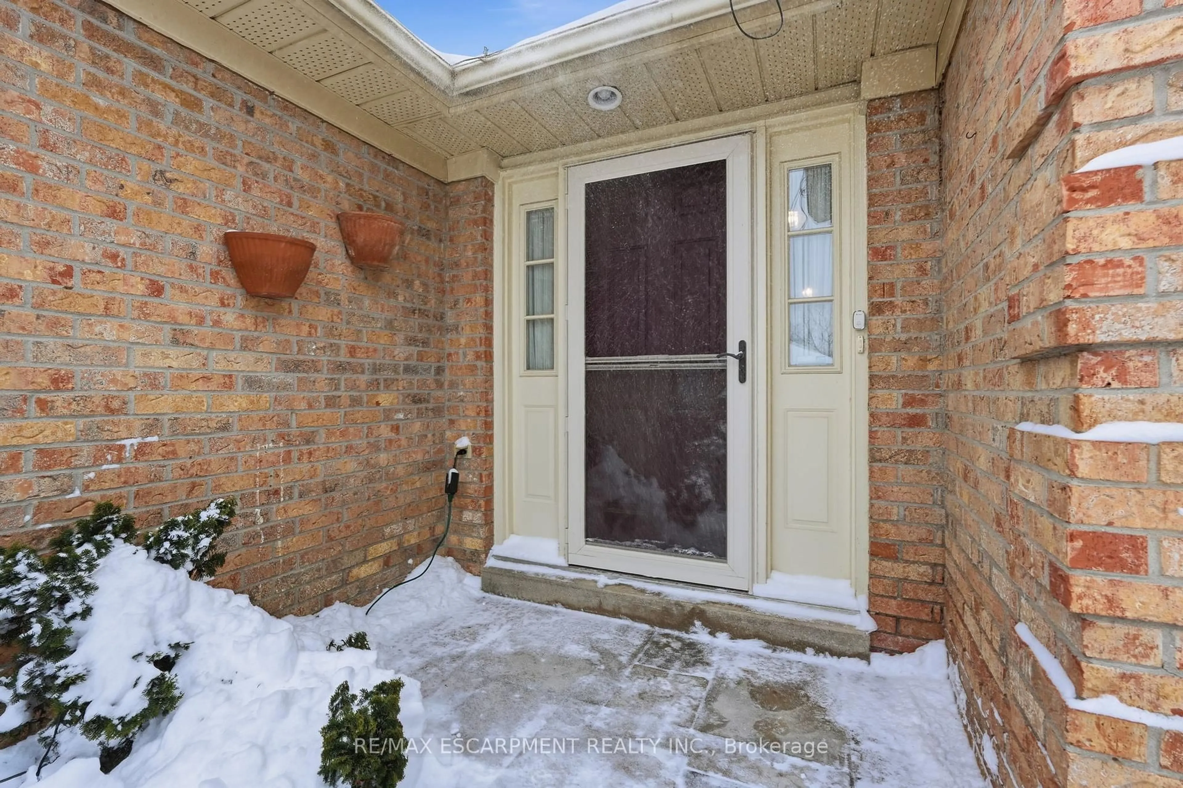 Indoor entryway for 2320 Homer Dr, Burlington Ontario L7P 4V4