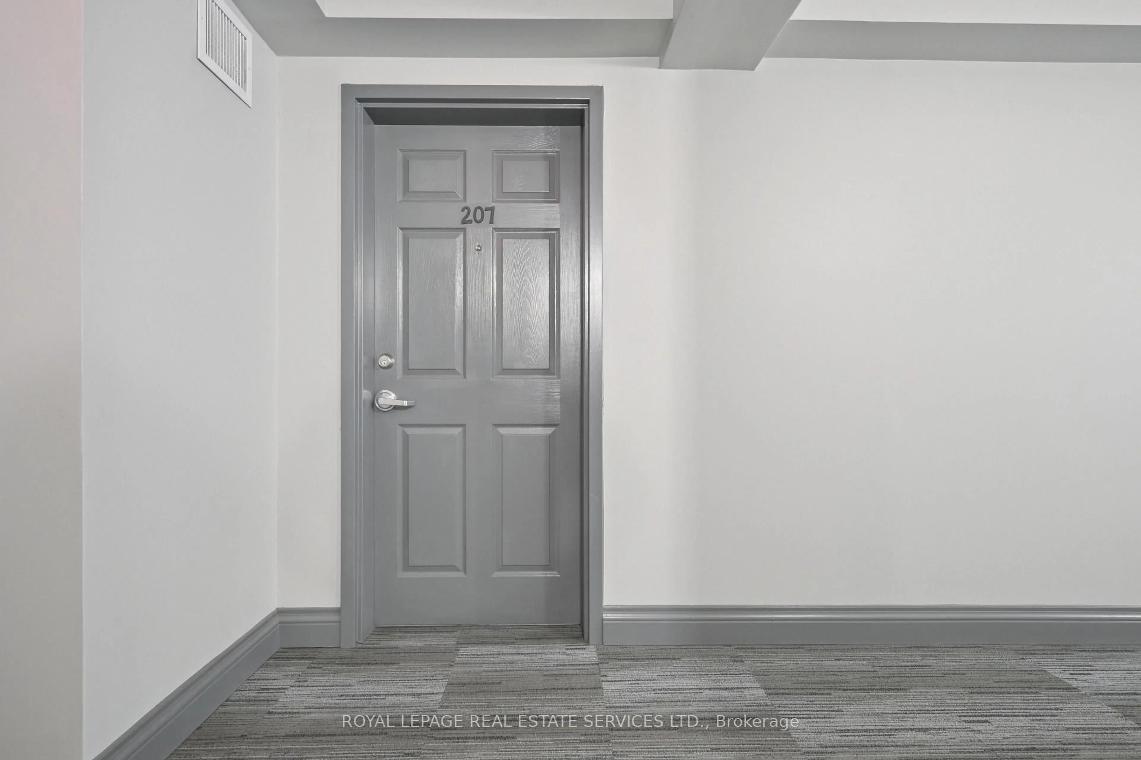 Indoor entryway for 1450 Bishops Gate #207, Oakville Ontario L6M 4N1